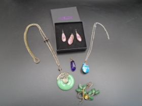 A collection of semi-precious jewellery items to include a jade necklace, a boxed sterling silver