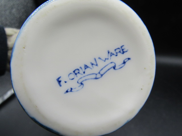 A Florian ware vase23cmH - Image 2 of 2