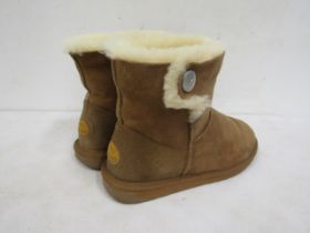 Emu tan boots size 6