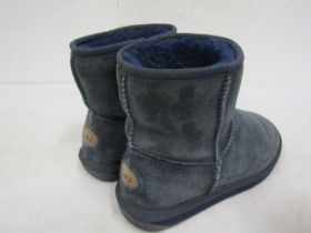 Emu navy boots (slightly worn) size 6