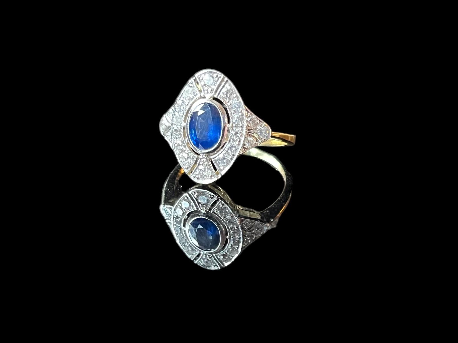 Sapphire and diamond ring set in 18ct gold - Image 2 of 2