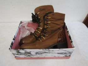 Moda in Pelle brown boots size 6