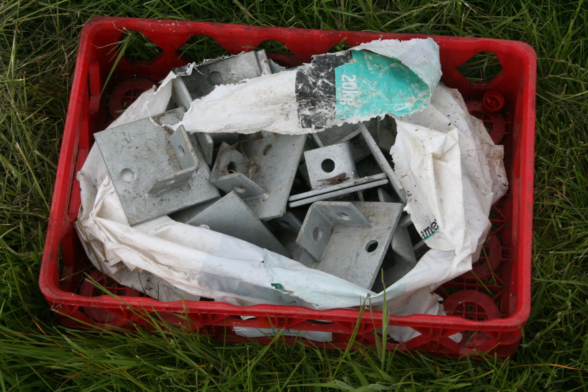 tray of fencing plates