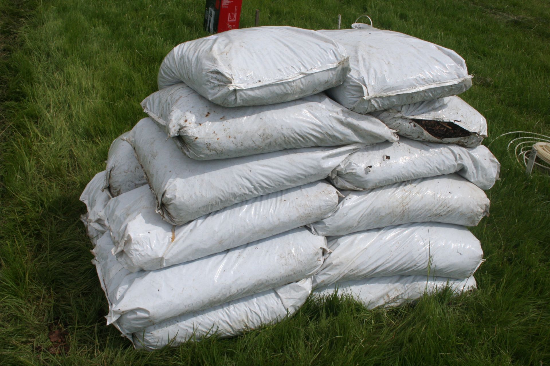 16x bags of landscaping woodchip