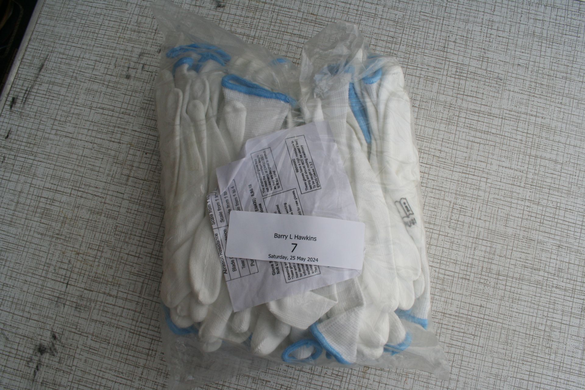 12 pairs of PE/PU gloves white