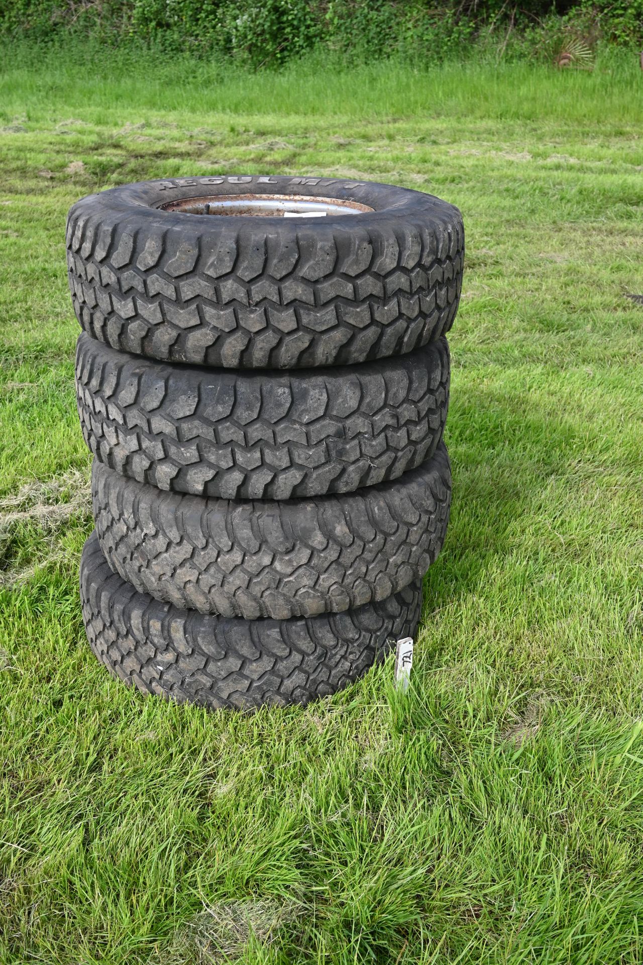 4x 285 75 R16 tyres on rims to fit Landrover Defender