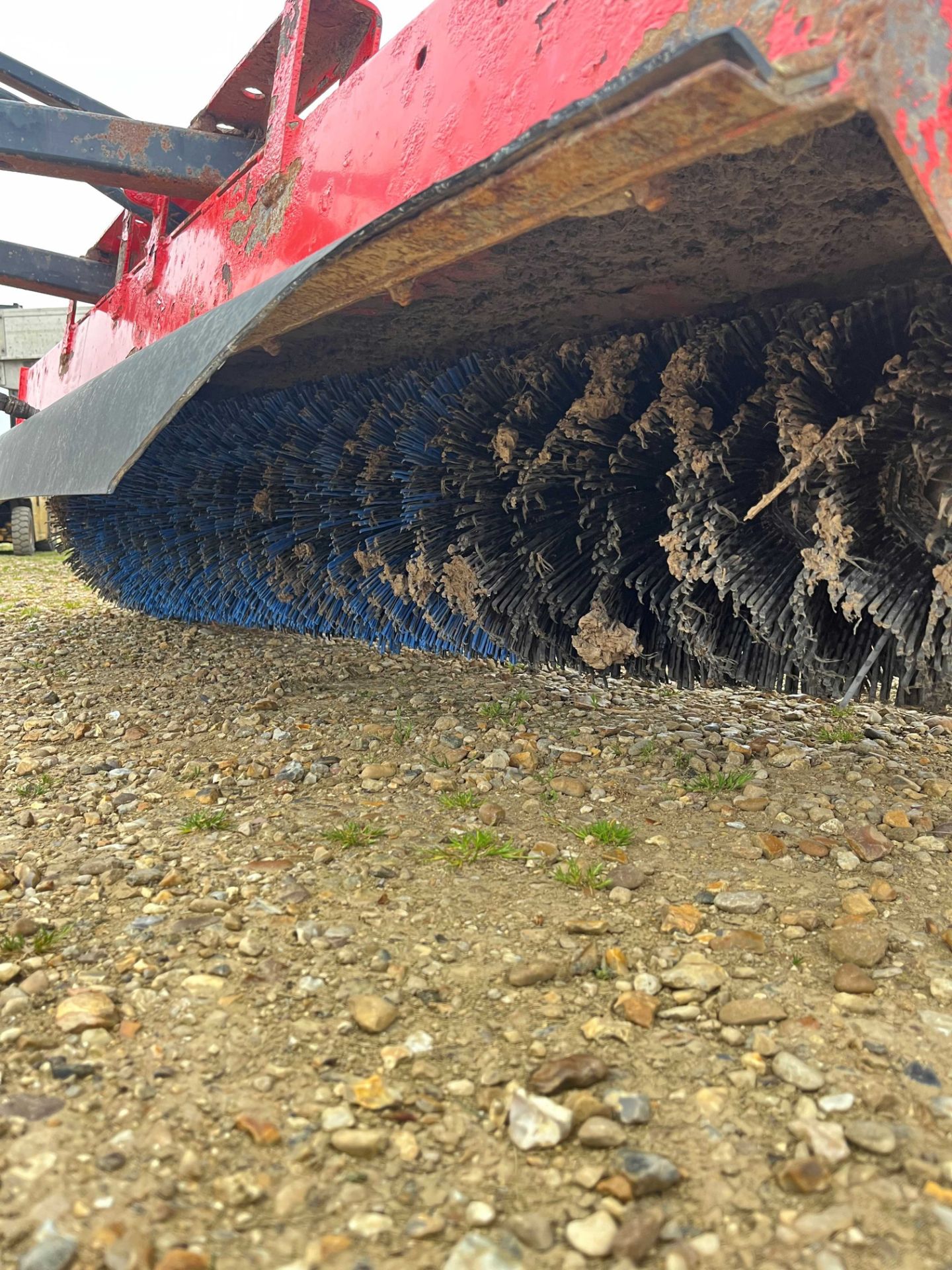 Tractor mounted hydraulic yard brush 7ft wide - Image 2 of 4