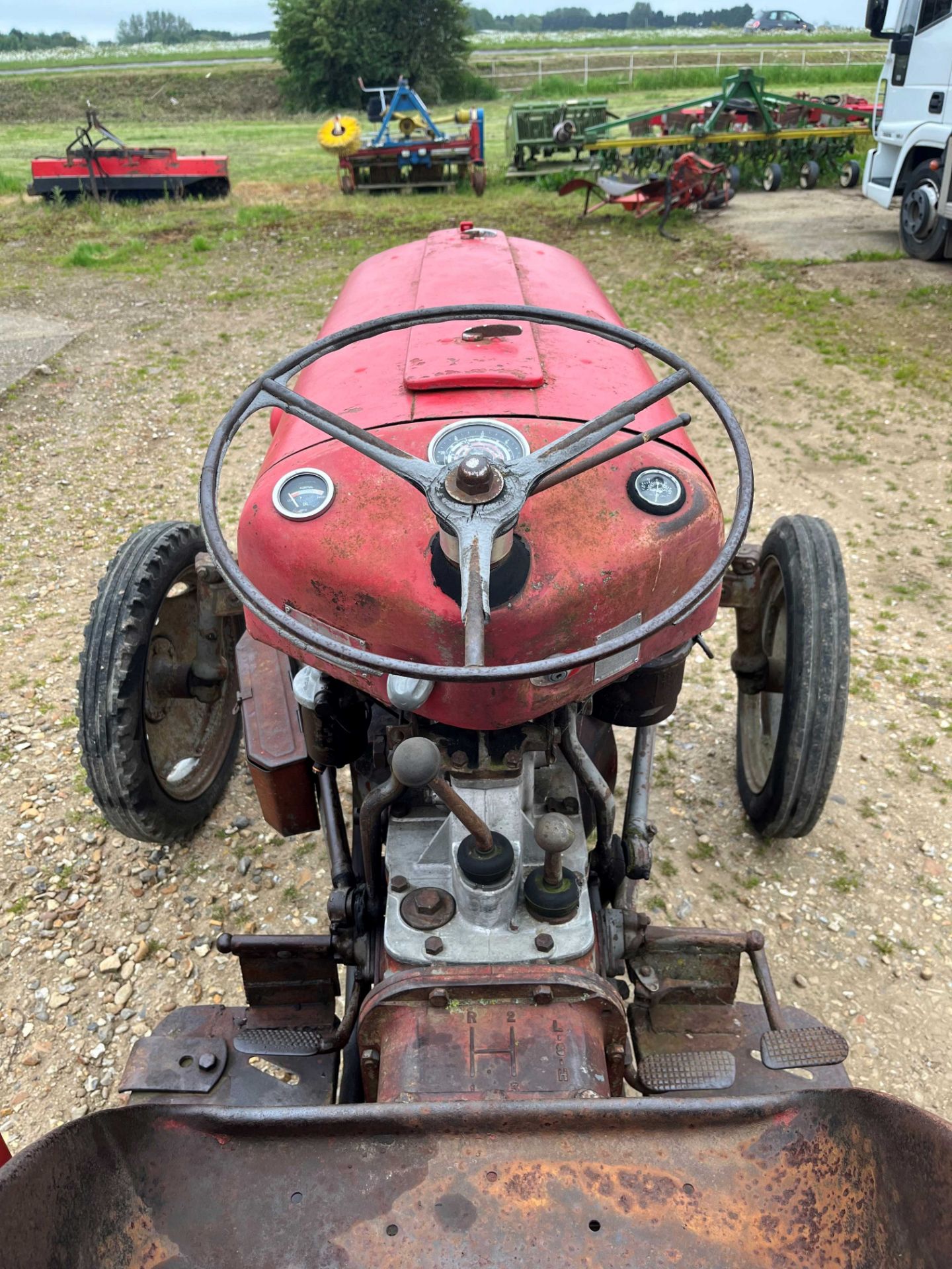 1960 Massey Ferguson 35 orchard tractor, 8000hrs with underslung exhaust system - Image 4 of 5