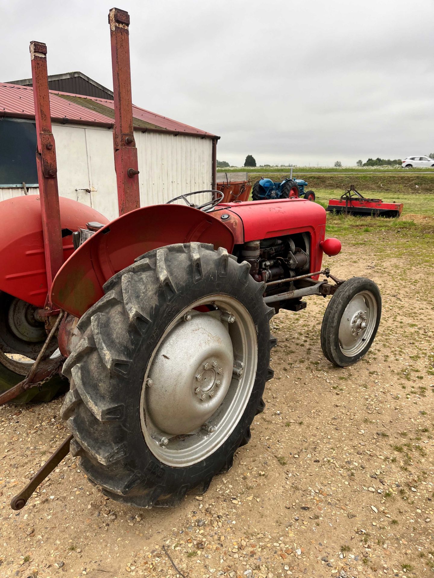 1960 Massey Ferguson 35 orchard tractor, 8000hrs with underslung exhaust system - Image 5 of 5