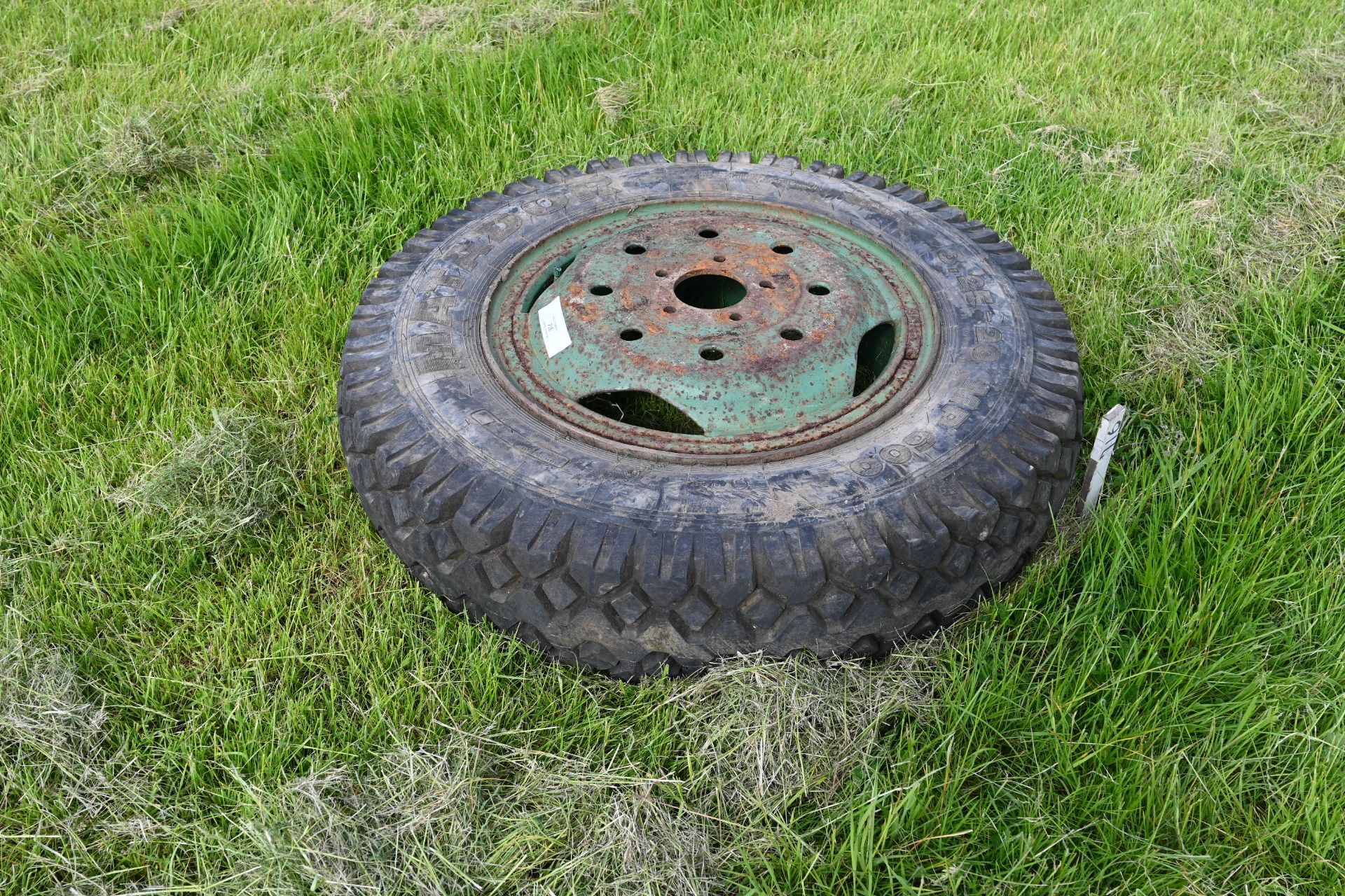Lorry wheel with tyre 8.25 20 MP 600