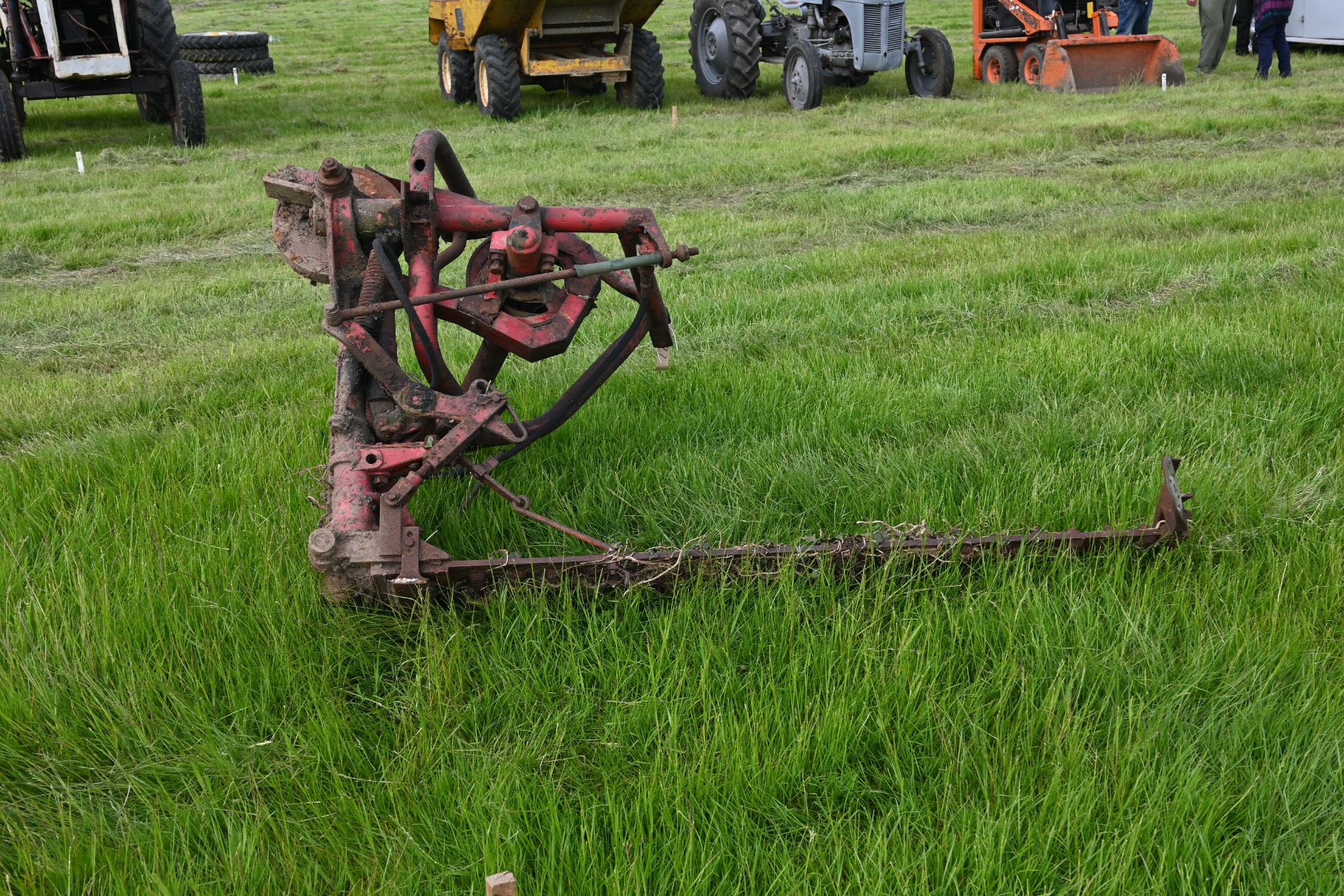 KUHN grass cutter with 1.5 metre cutting blade with hydraulic lift