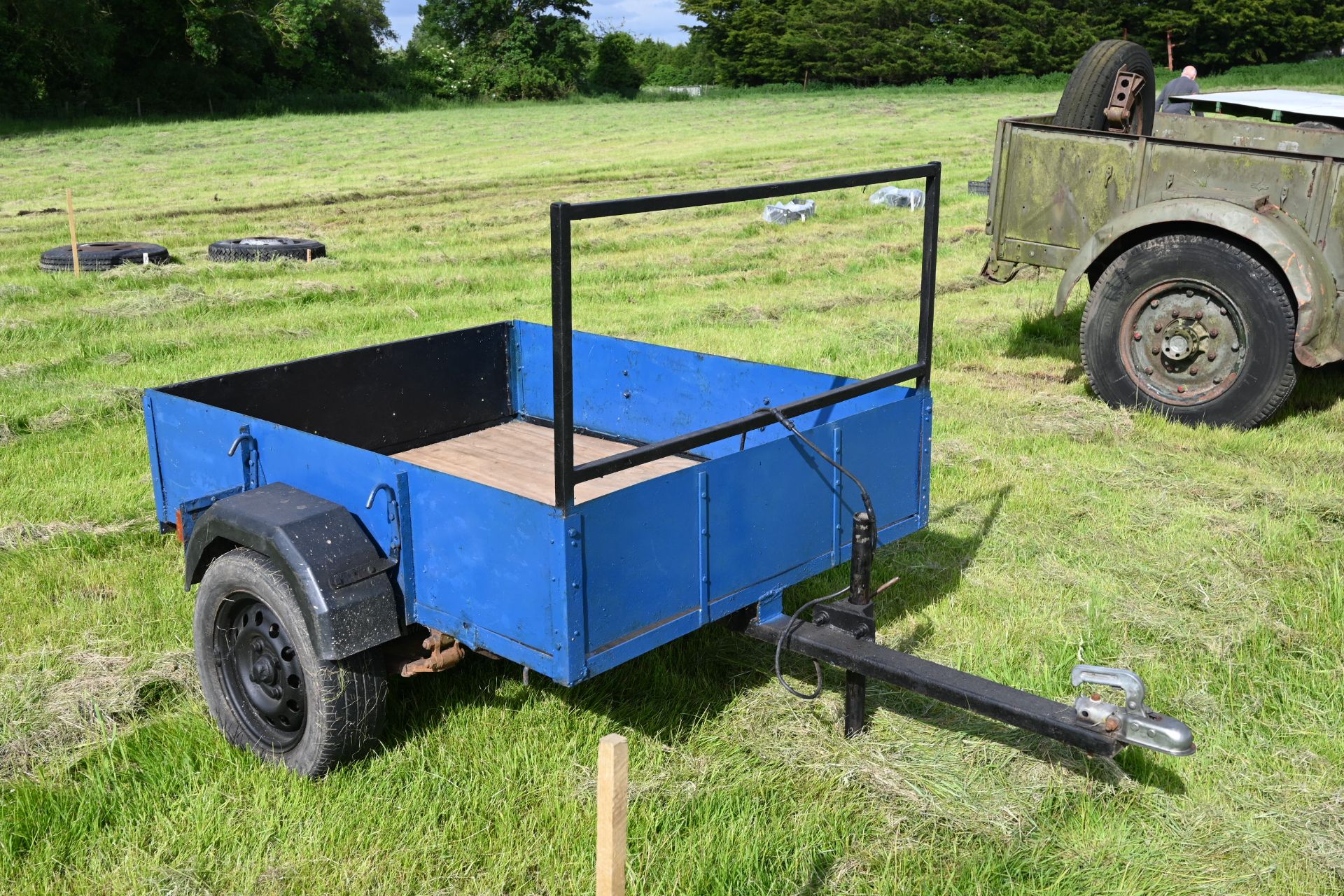 2 wheel car trailer, steel sides, front and back, good floor, side hooks, good tyres (heavy duty),