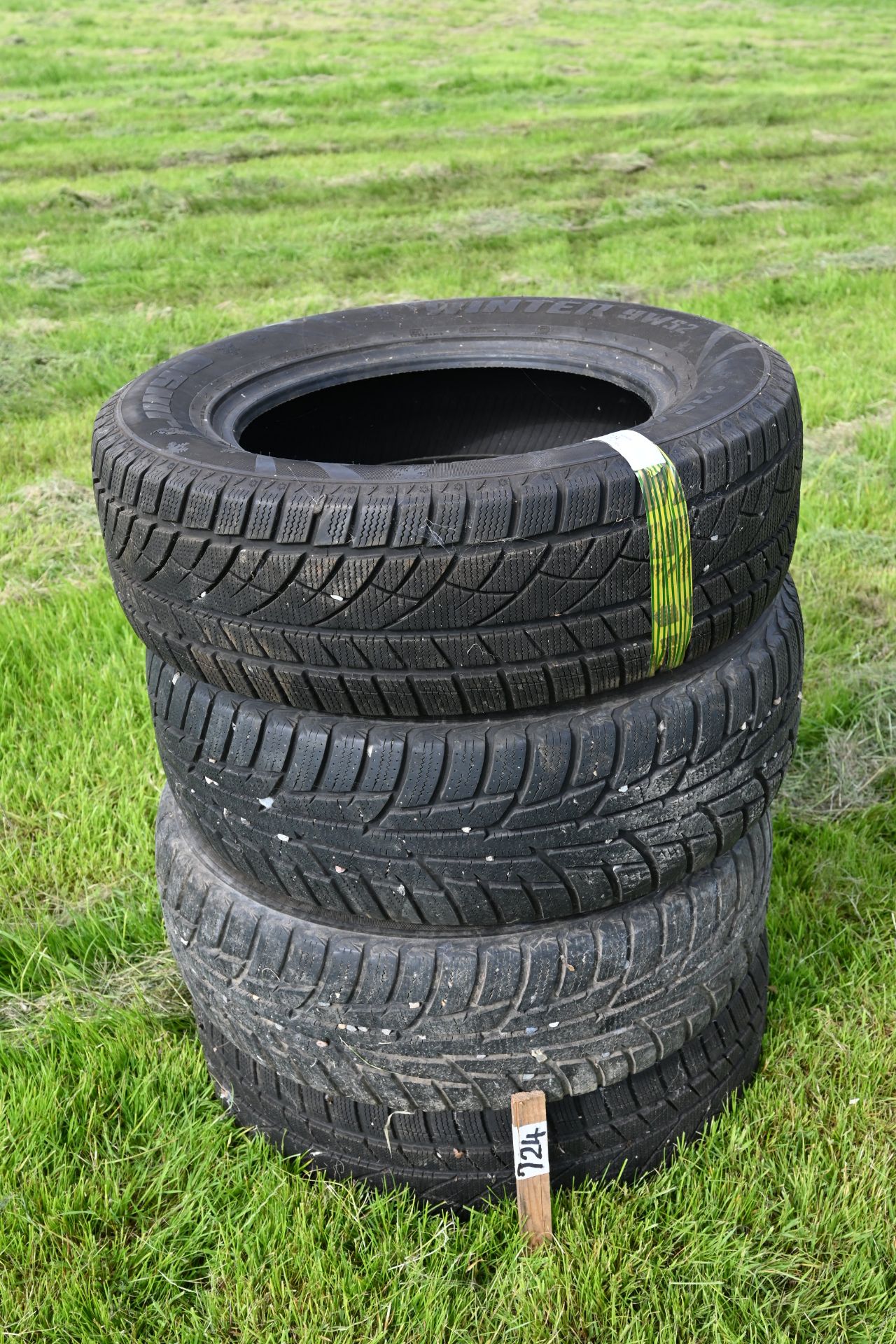 2 Freelander tyres