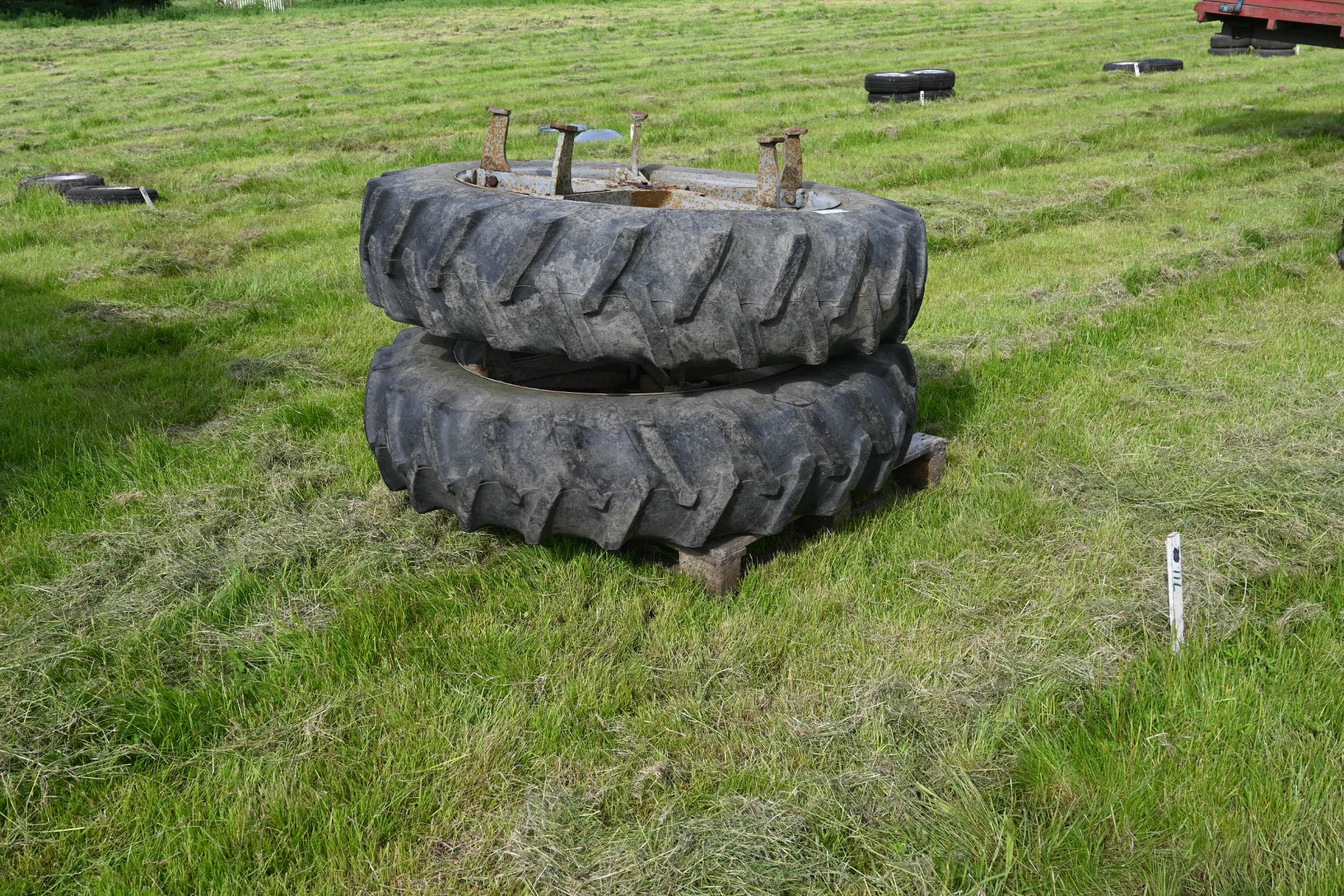 Pair of 13.6 x 12/38 5 star wheels