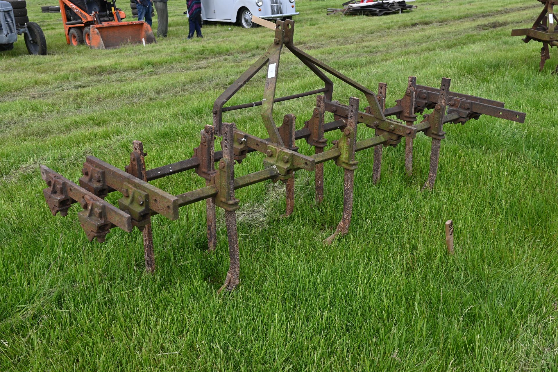 2-5 metre toolbar with nine rigid drag tines inter row cultivator