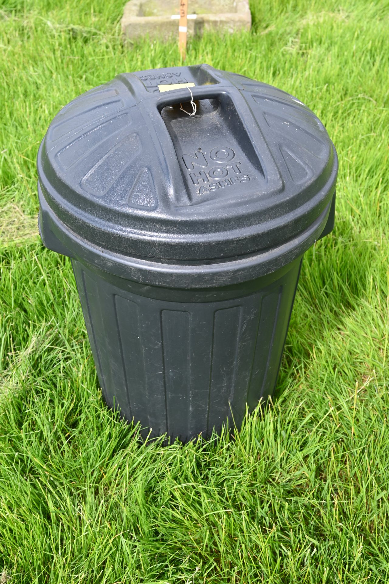 Plasic dustbin full of garden pots - Image 2 of 2