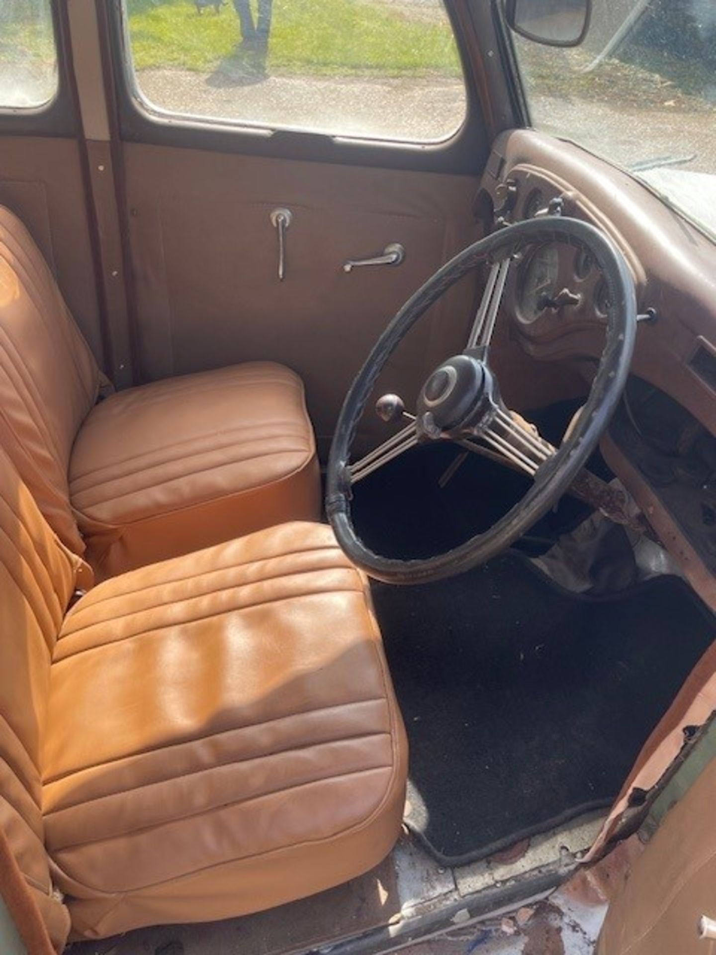 Ford prefect saloon 1953, 4 new tyres, new seats, new head liner. runs and drives - Image 4 of 11