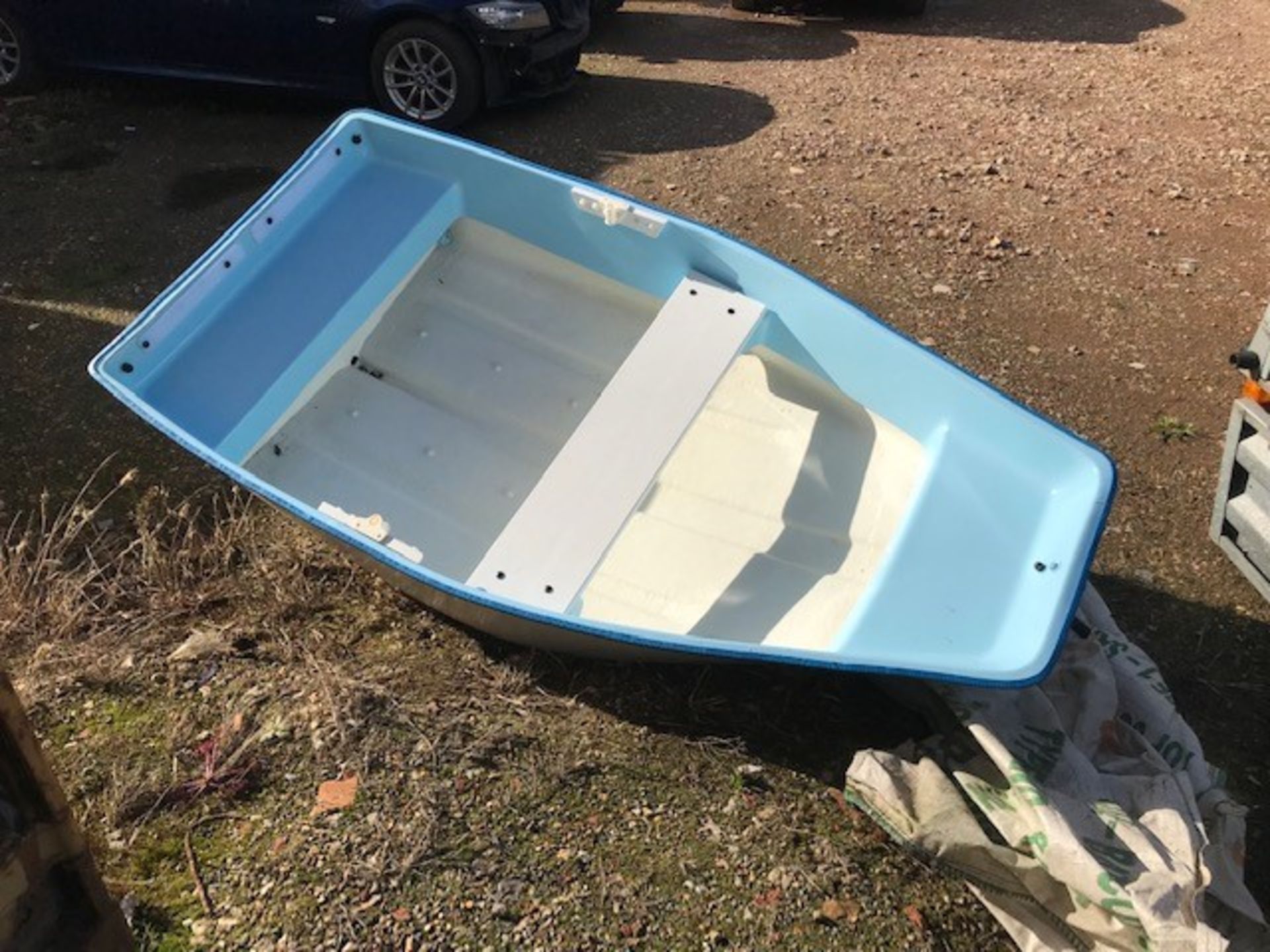 fiberglass dinghy with demountable keel and transport wheels