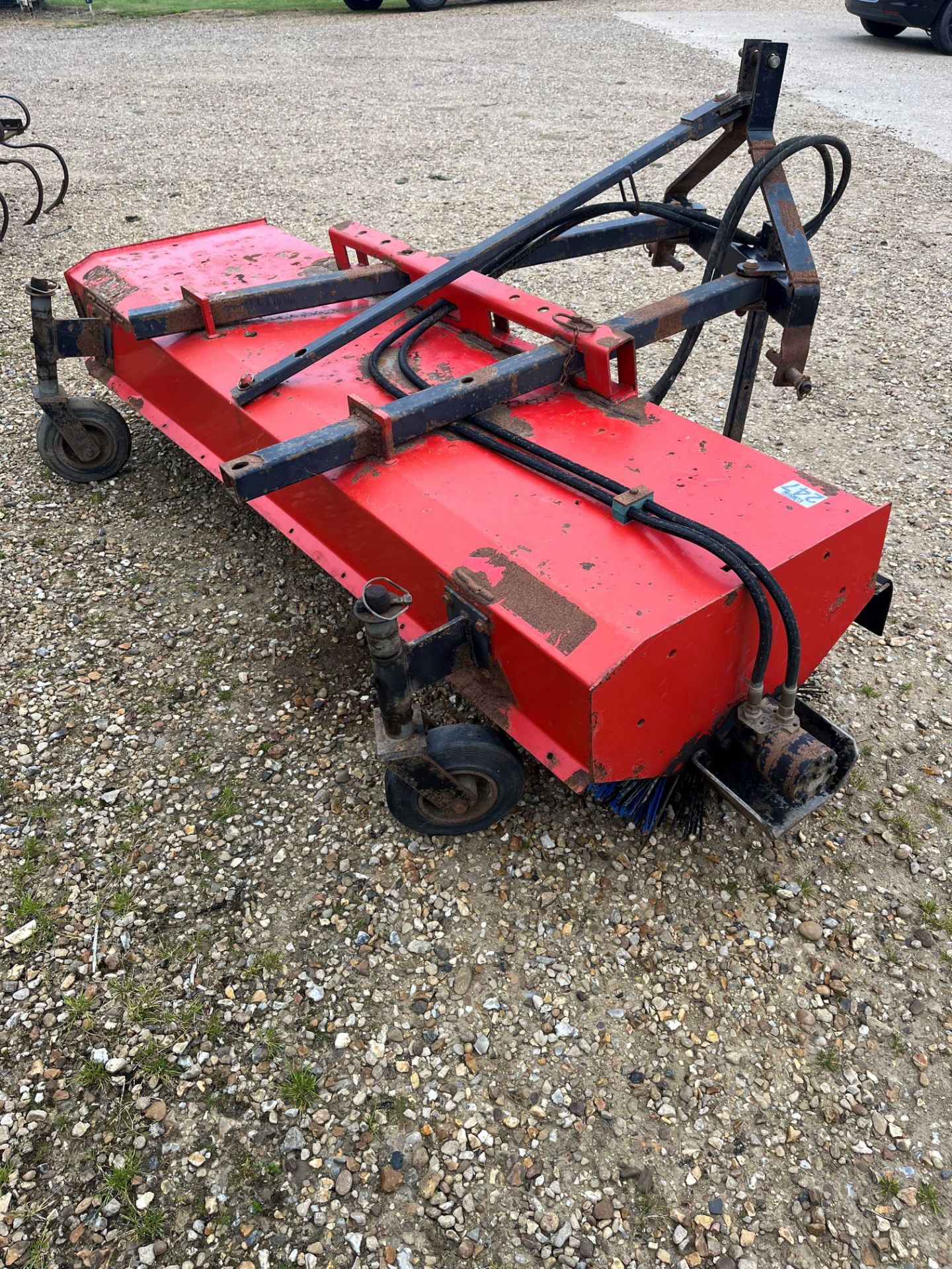 Tractor mounted hydraulic yard brush 7ft wide - Image 4 of 4