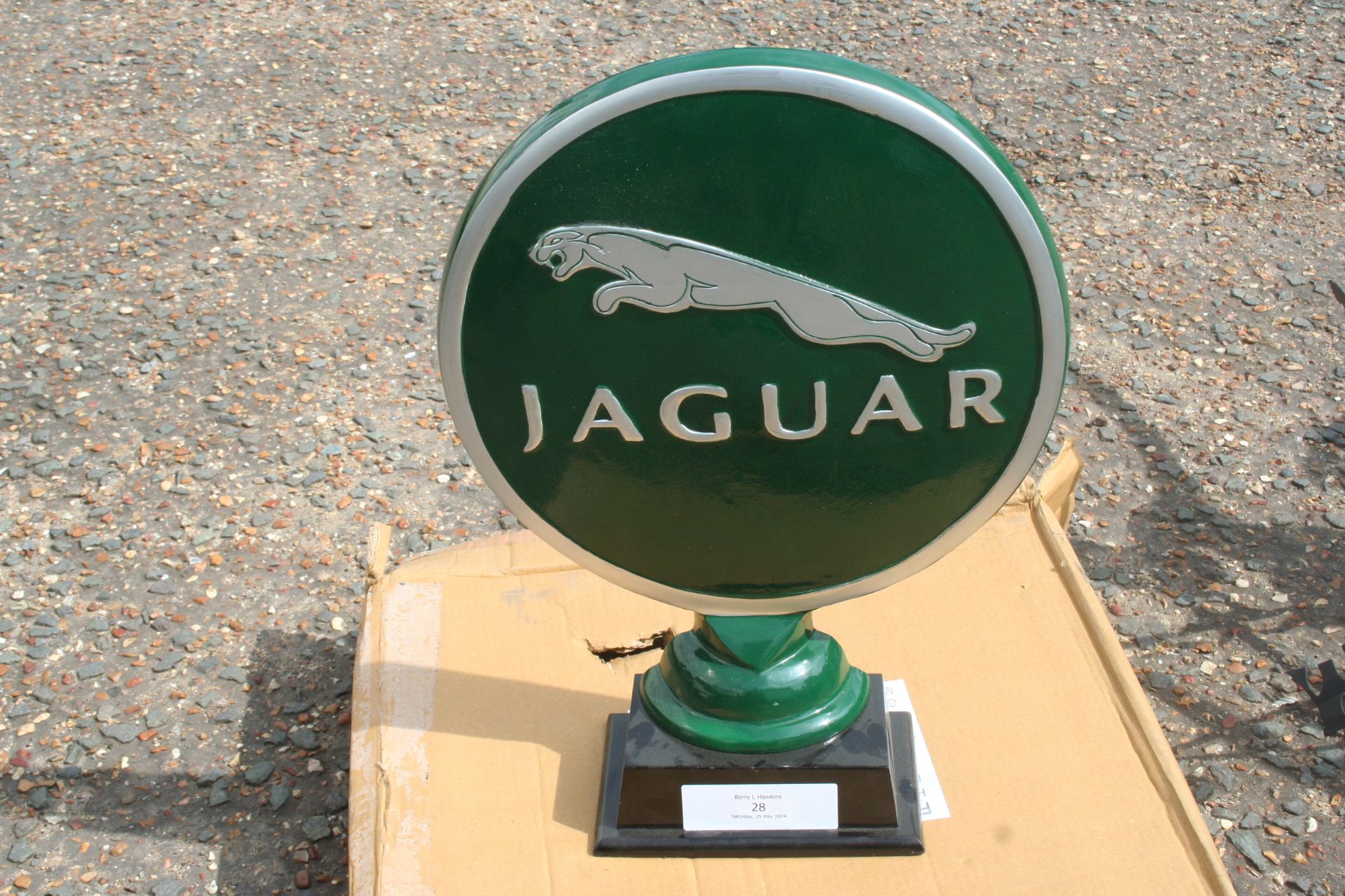 Jaguar display logo