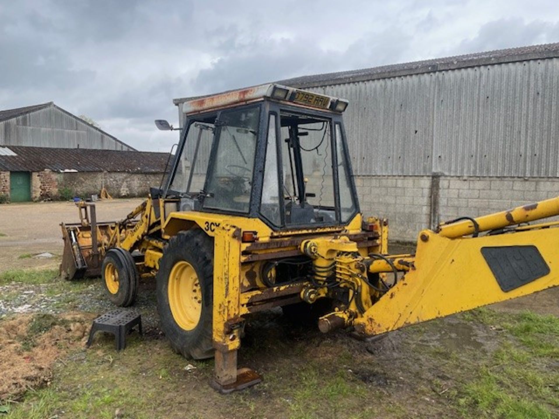 JCB site master - 2 wheel drive with extra long arm. comes with buckets 1515.2 hours on the clock - Image 4 of 5