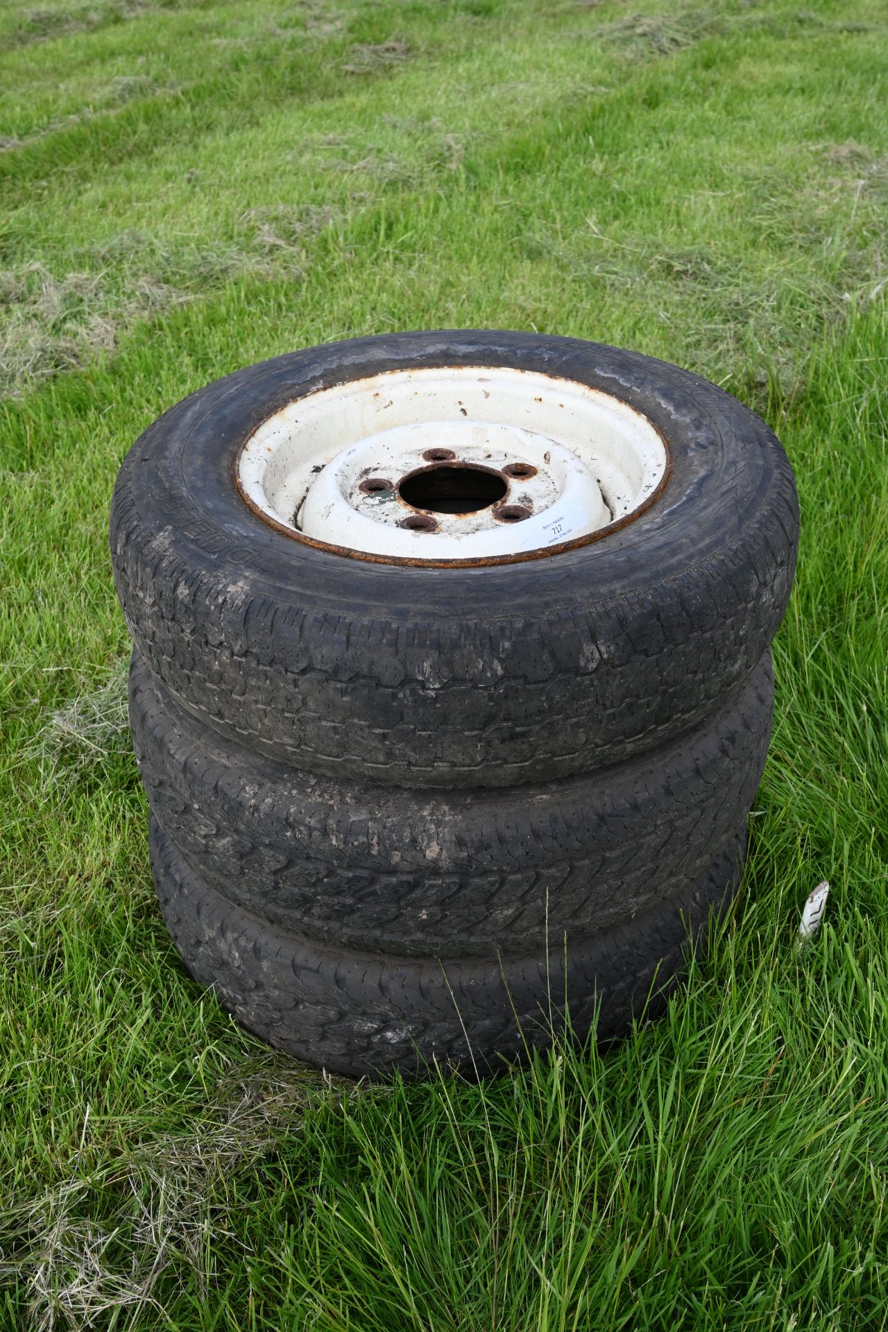 3x Landrover wheels with tyres