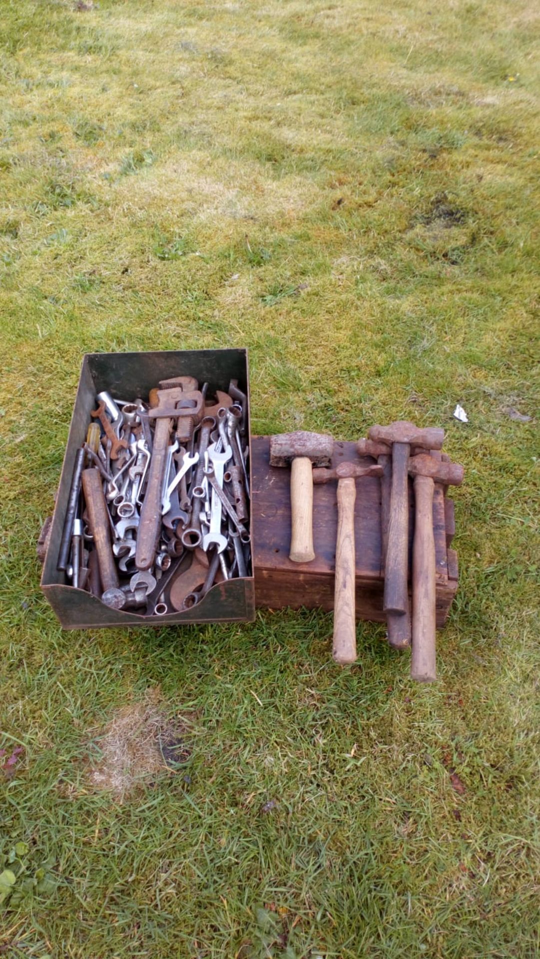 Two trays of spanners & hammers - Image 2 of 2