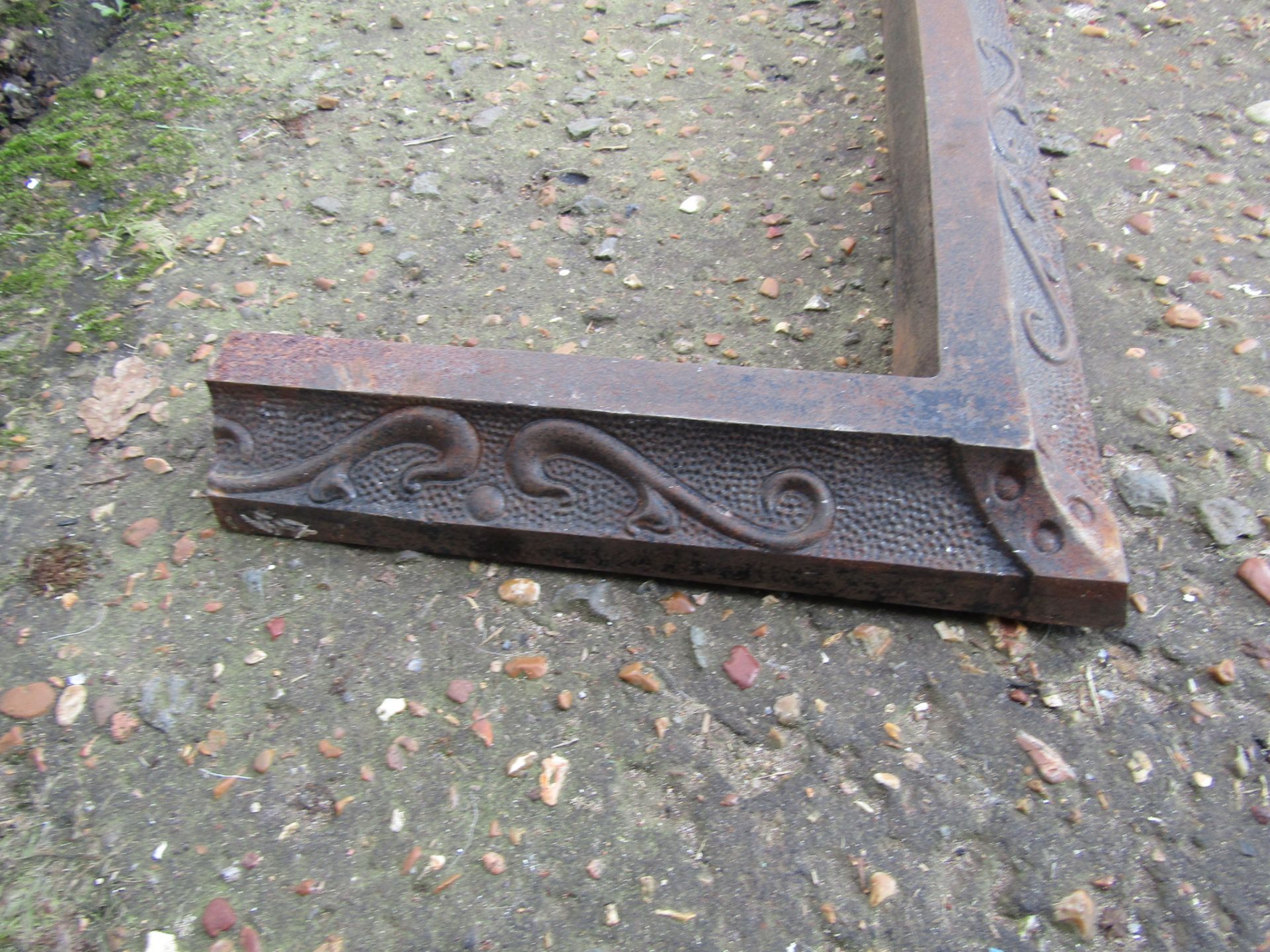 Cast iron fireplace fender - Image 2 of 2