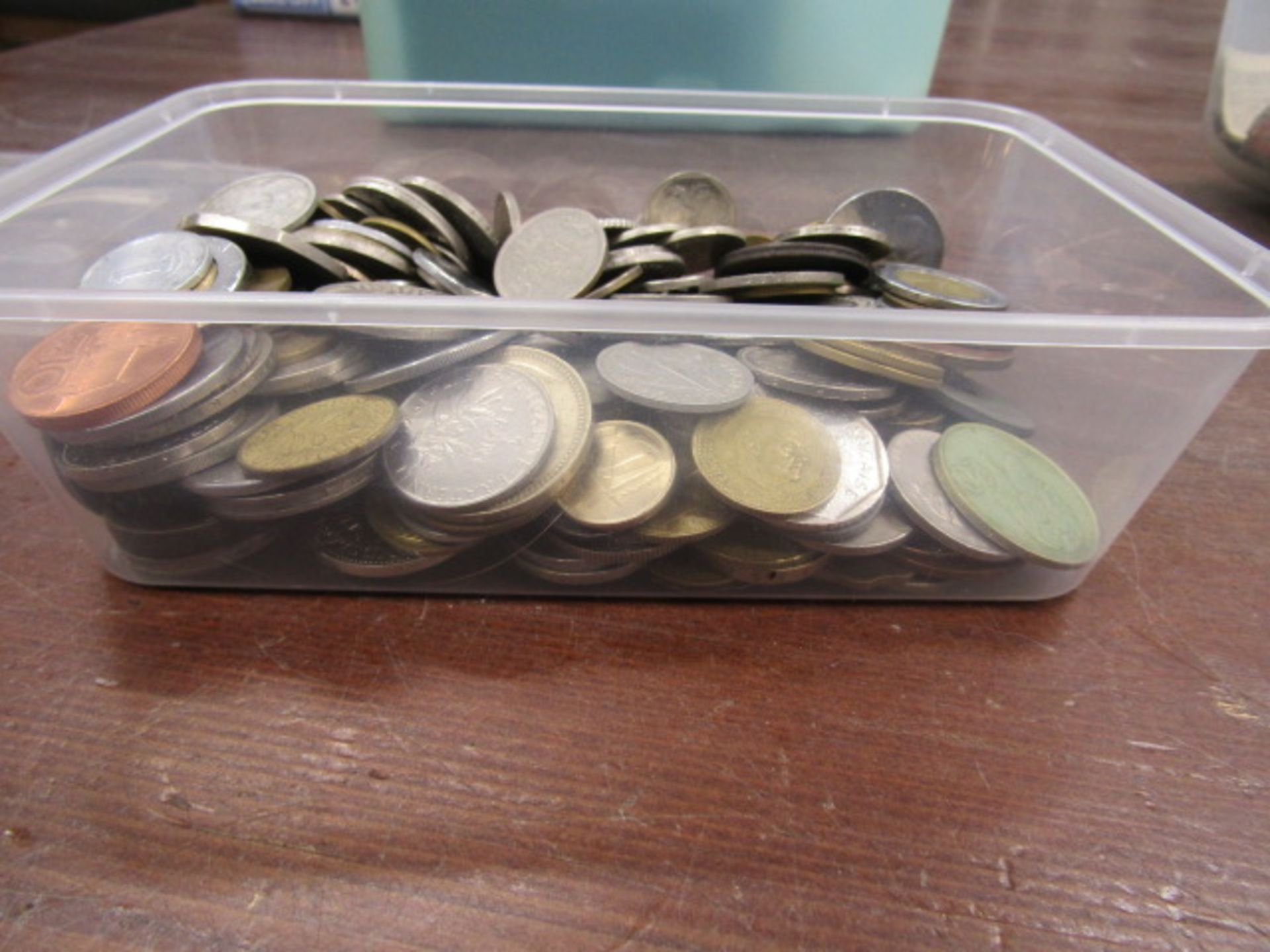 A tub of mixed coinage - Image 2 of 2