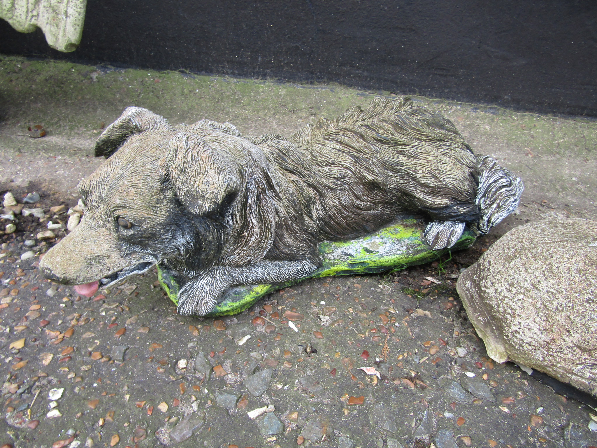 Concrete dog and lamb garden ornaments - Image 2 of 3