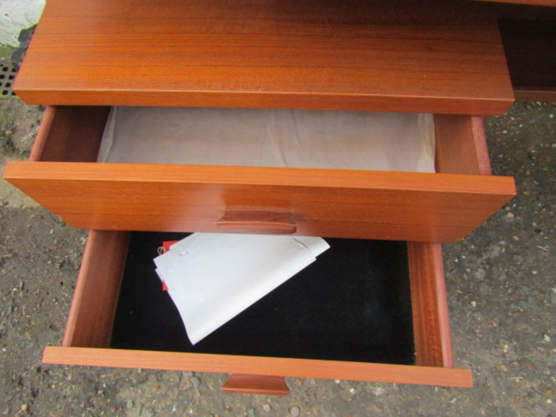 G-Plan desk 152x46cm - Image 5 of 5