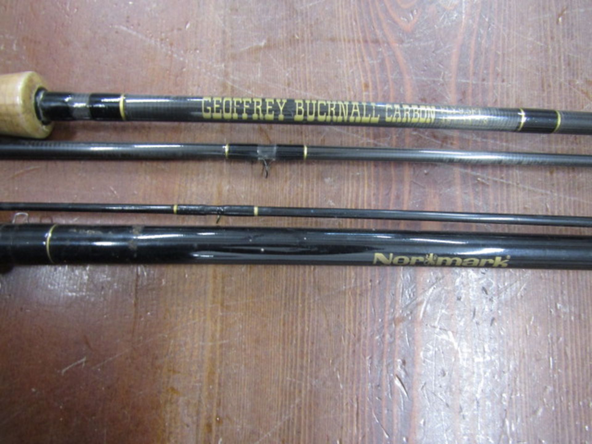 2 carbon rods