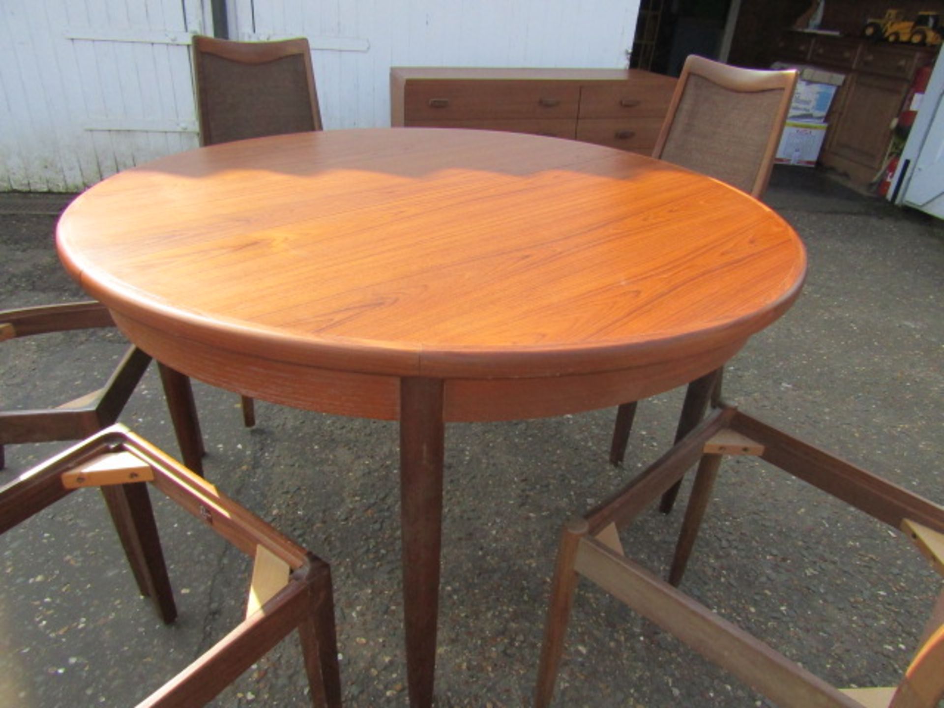 G-Plan round extending table with 4 chair frames 123cm dia with 46cm extending sleeve table is a - Image 3 of 6