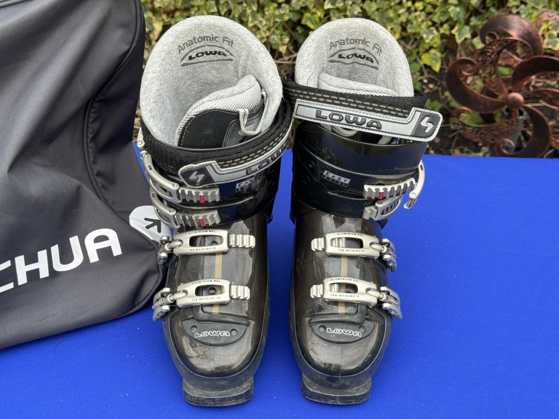 Three sets of Ski Boots Lowa Solomon Fischer all with bags - Image 10 of 25