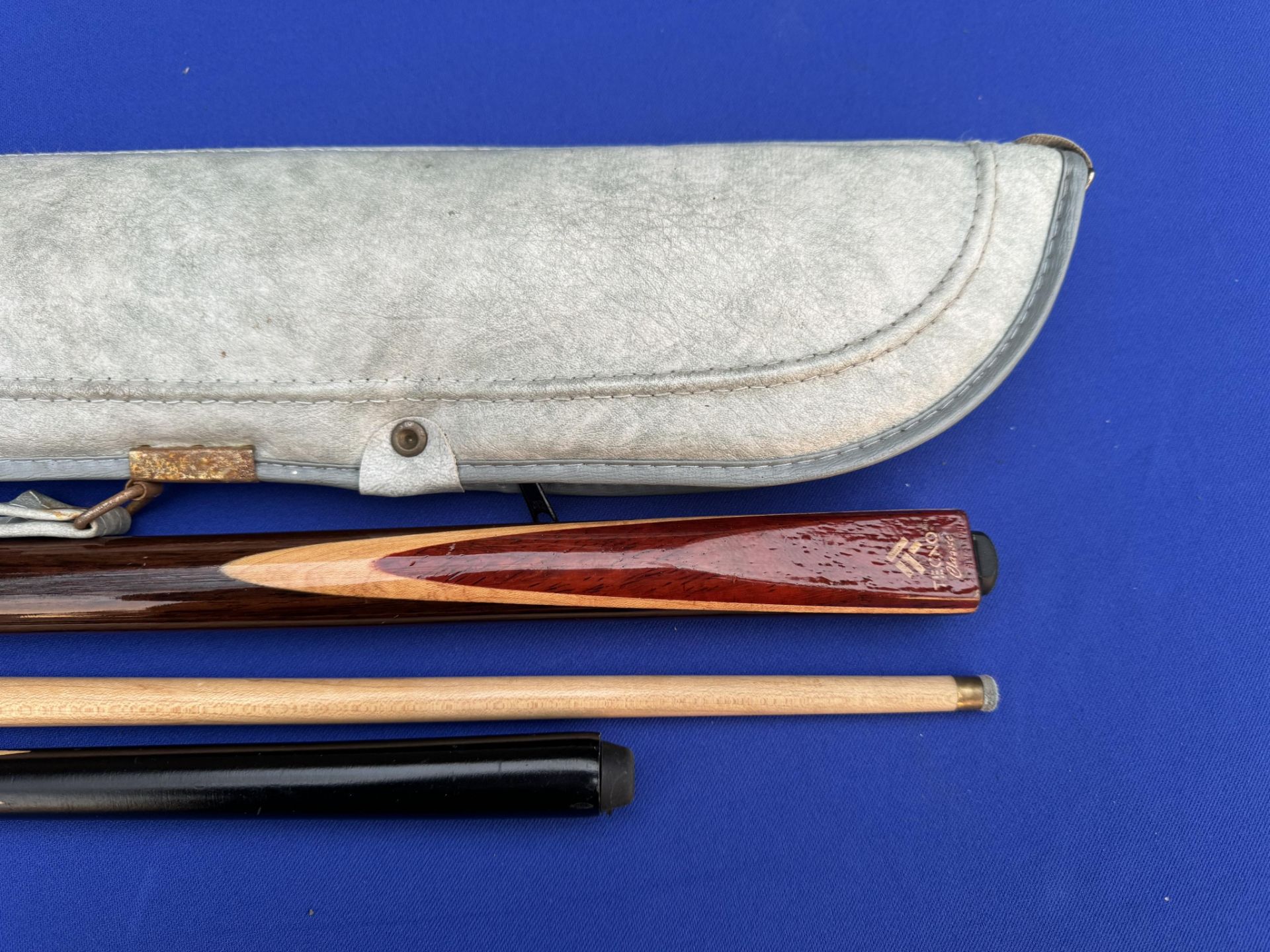 Techno Classic Snooker Cue with case and stubby space saver mini cue - Image 2 of 2