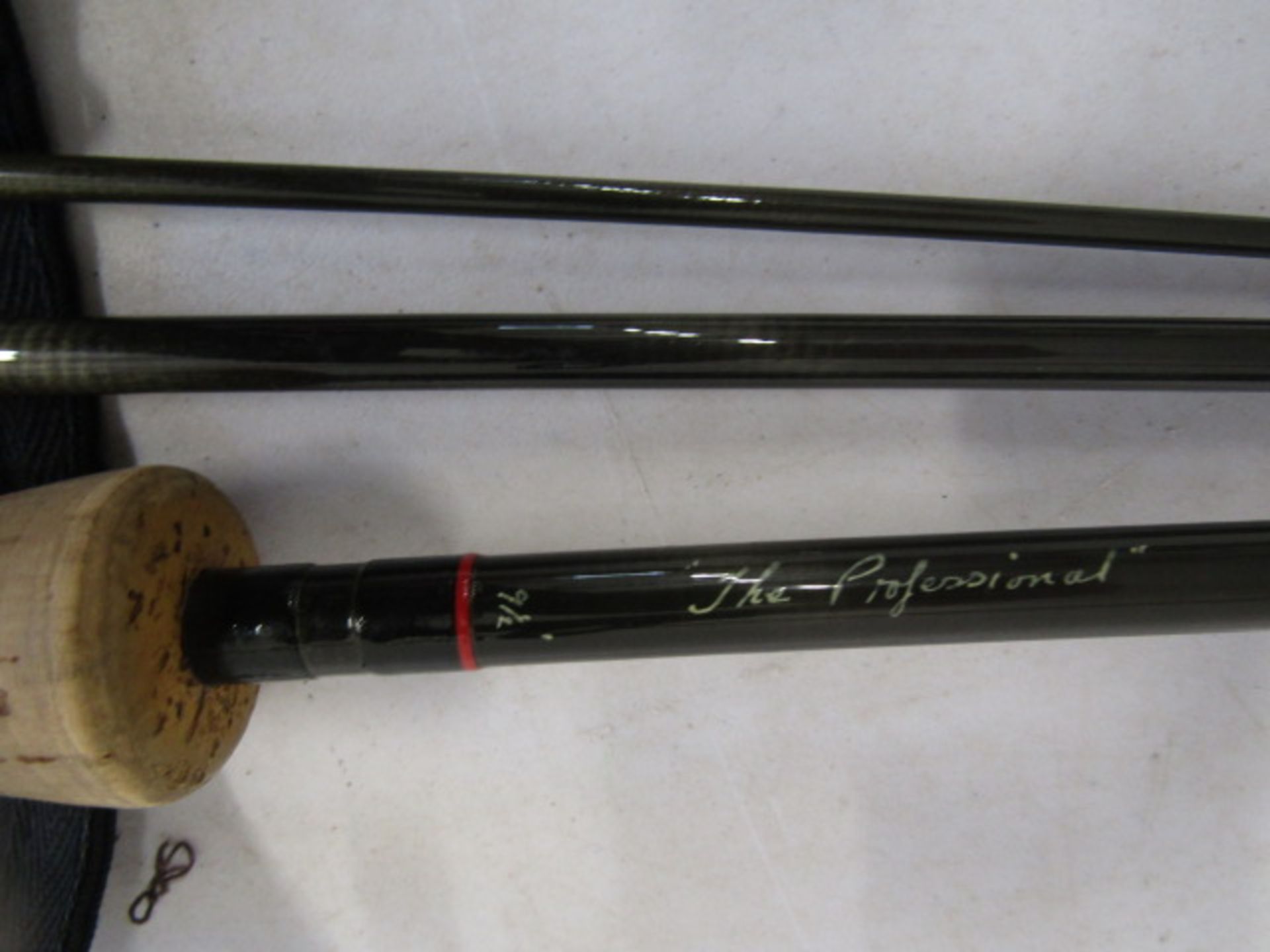 Normark 'The Professional' 9ft 6" 6-7-8 fly rod and bag - Image 2 of 3