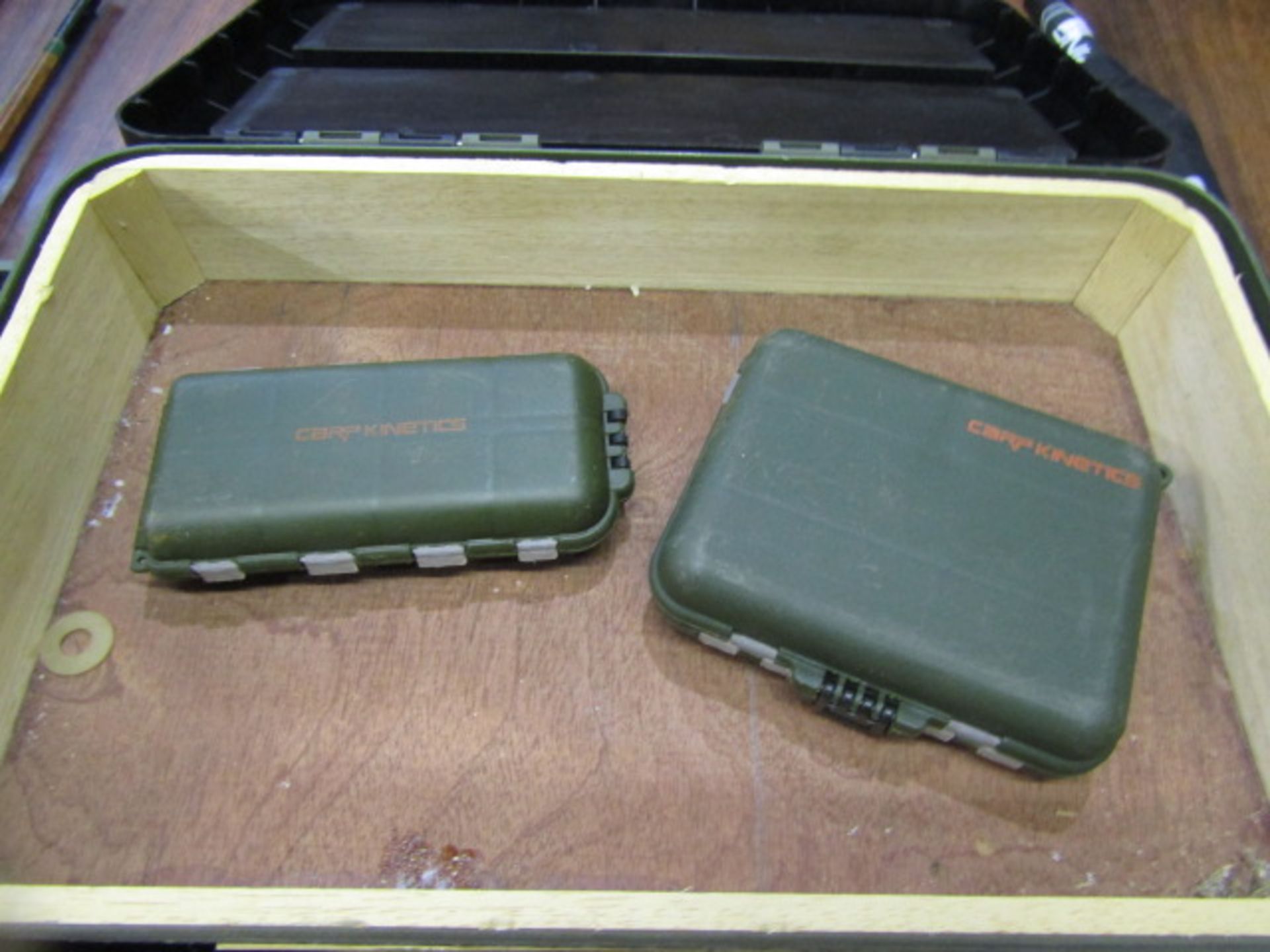 A fishing tackle seat box with compartments and cases inside - Image 3 of 4