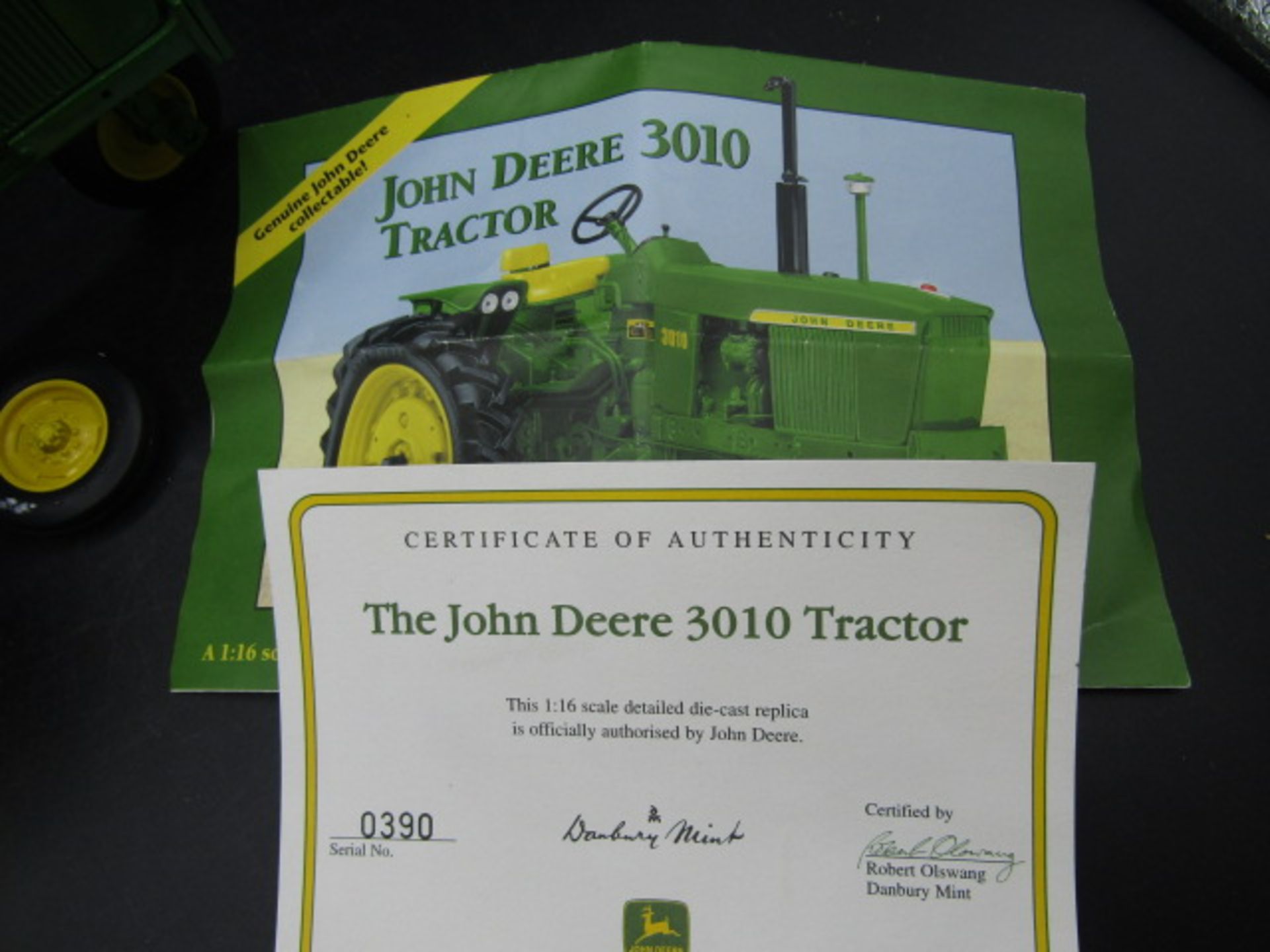 Danbury Mint John Deere model tractor with certs and box one wheel has broken off - Image 2 of 2