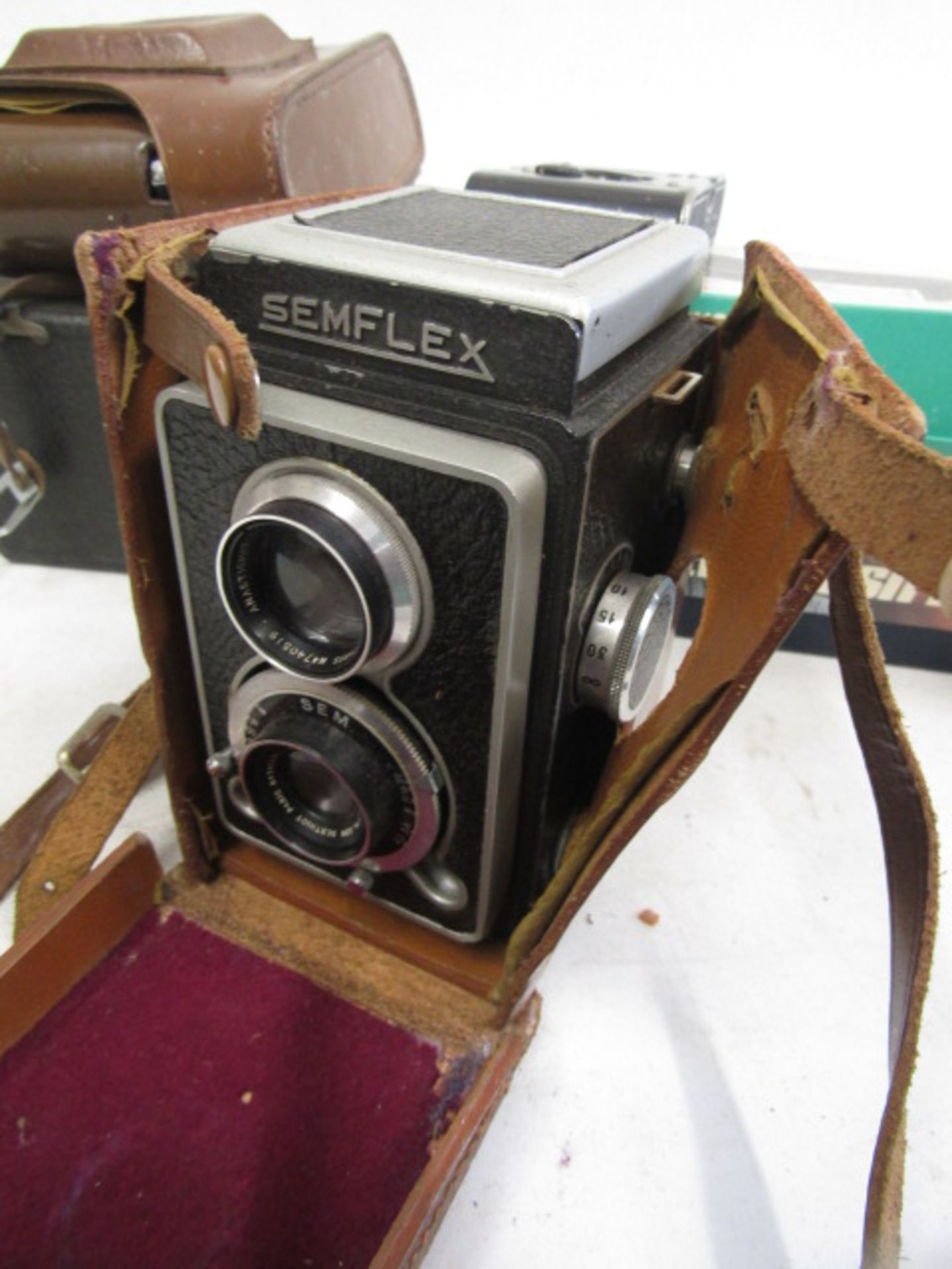 A quantity vintage cameras - Image 14 of 14