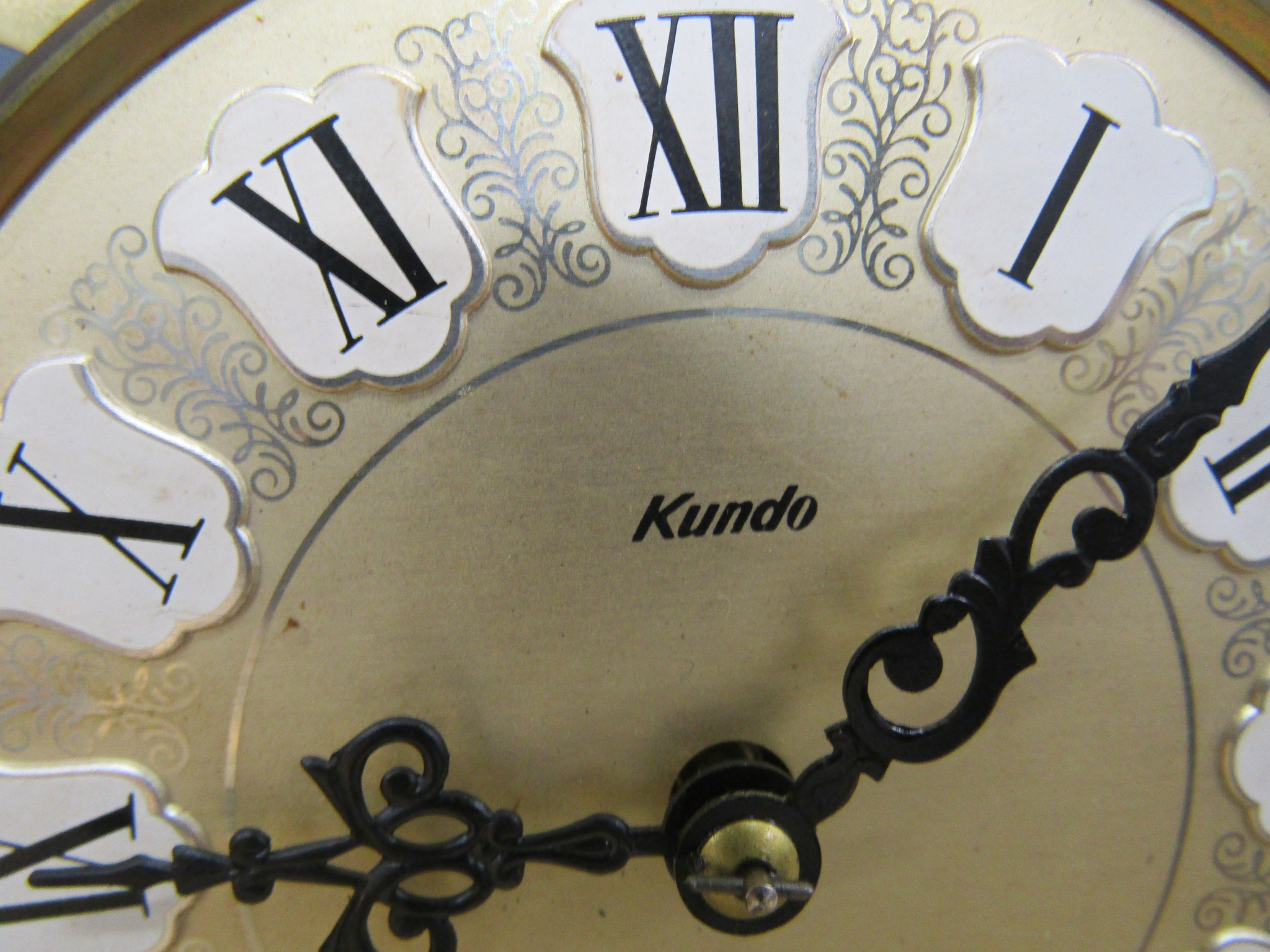 1930's Brass anniversary clock and Kundo anniversary clock, both with domes - Image 5 of 9