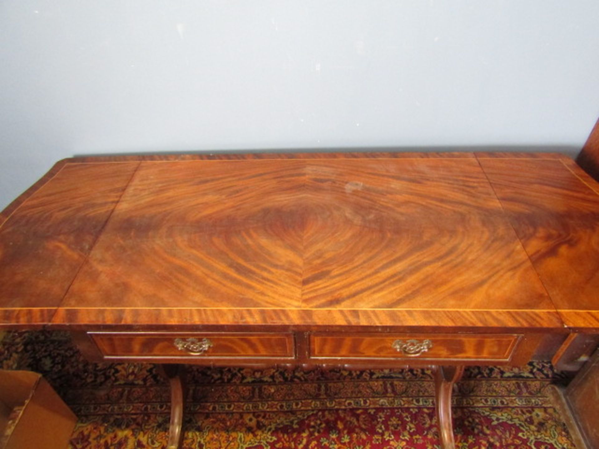 An inlaid sofa table on casters 89cmW extended 146cmW - Image 5 of 6