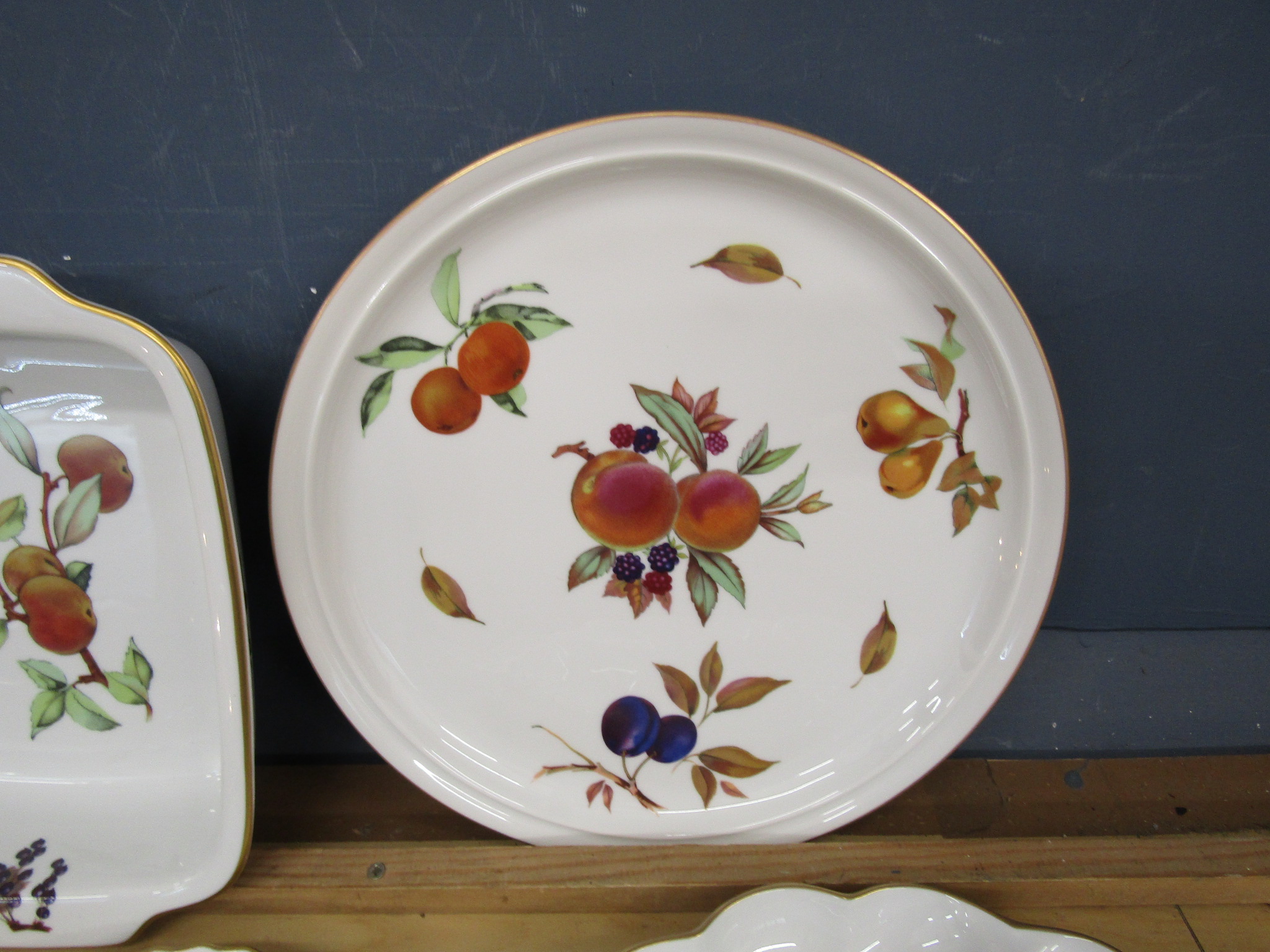 Royal Worcester 'Evesham' tableware - Image 4 of 5