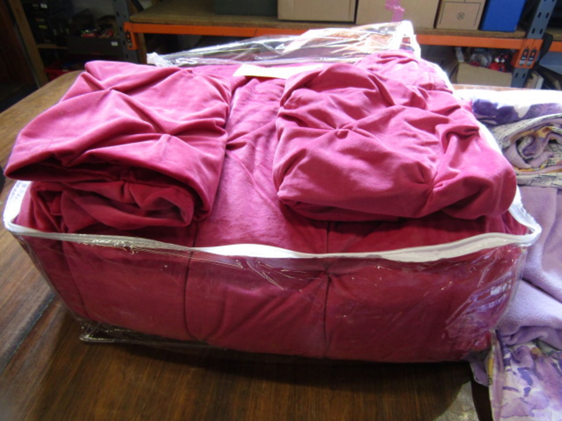 Designer Alice Cork super soft heavy pink quilted bedspread and a super soft fleece duvet set - Image 5 of 7