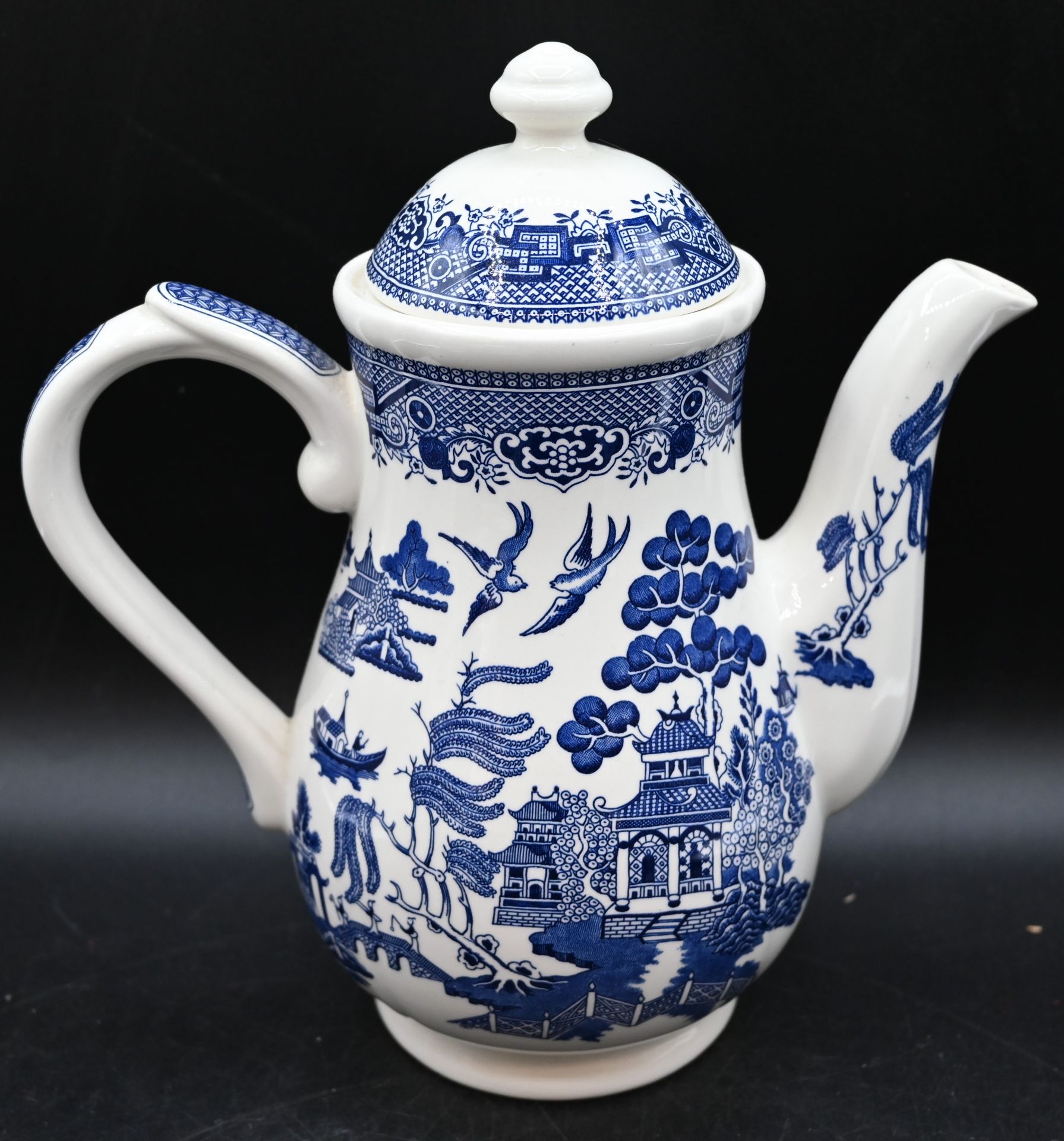 Assorted blue and white china to include Churchill Willow, Royal Cauldon Dragon, Spode to include - Image 3 of 18