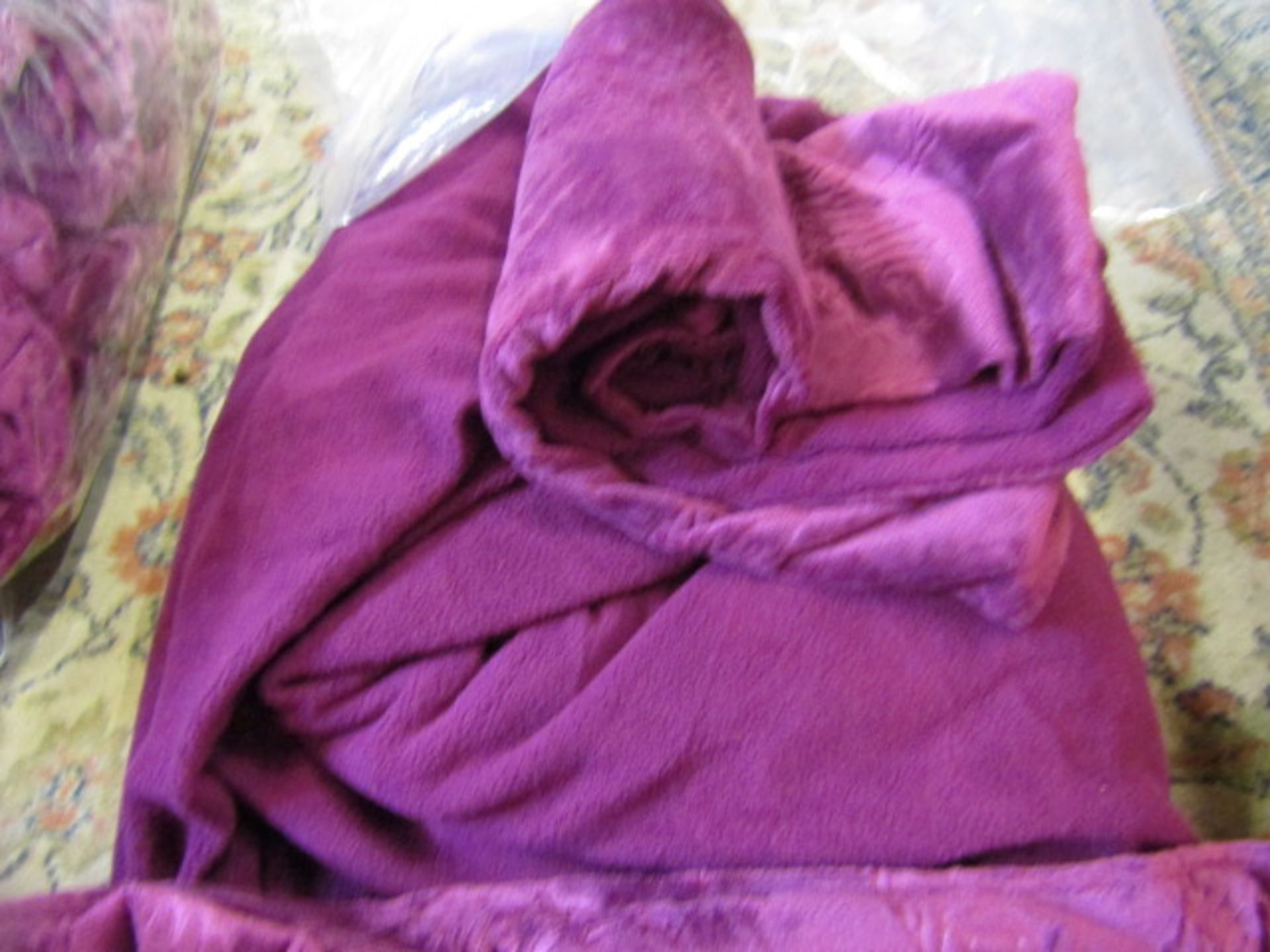 Burgundy Supersoft bedspread with pillow shams and 2 velvet soft kingsize bedsets new or displayed - Image 4 of 5