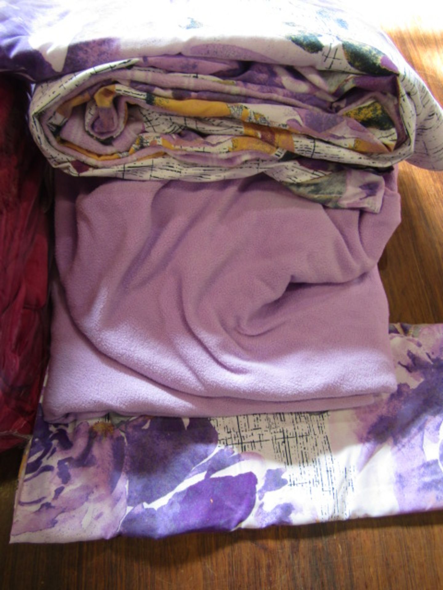 Designer Alice Cork super soft heavy pink quilted bedspread and a super soft fleece duvet set - Image 3 of 7