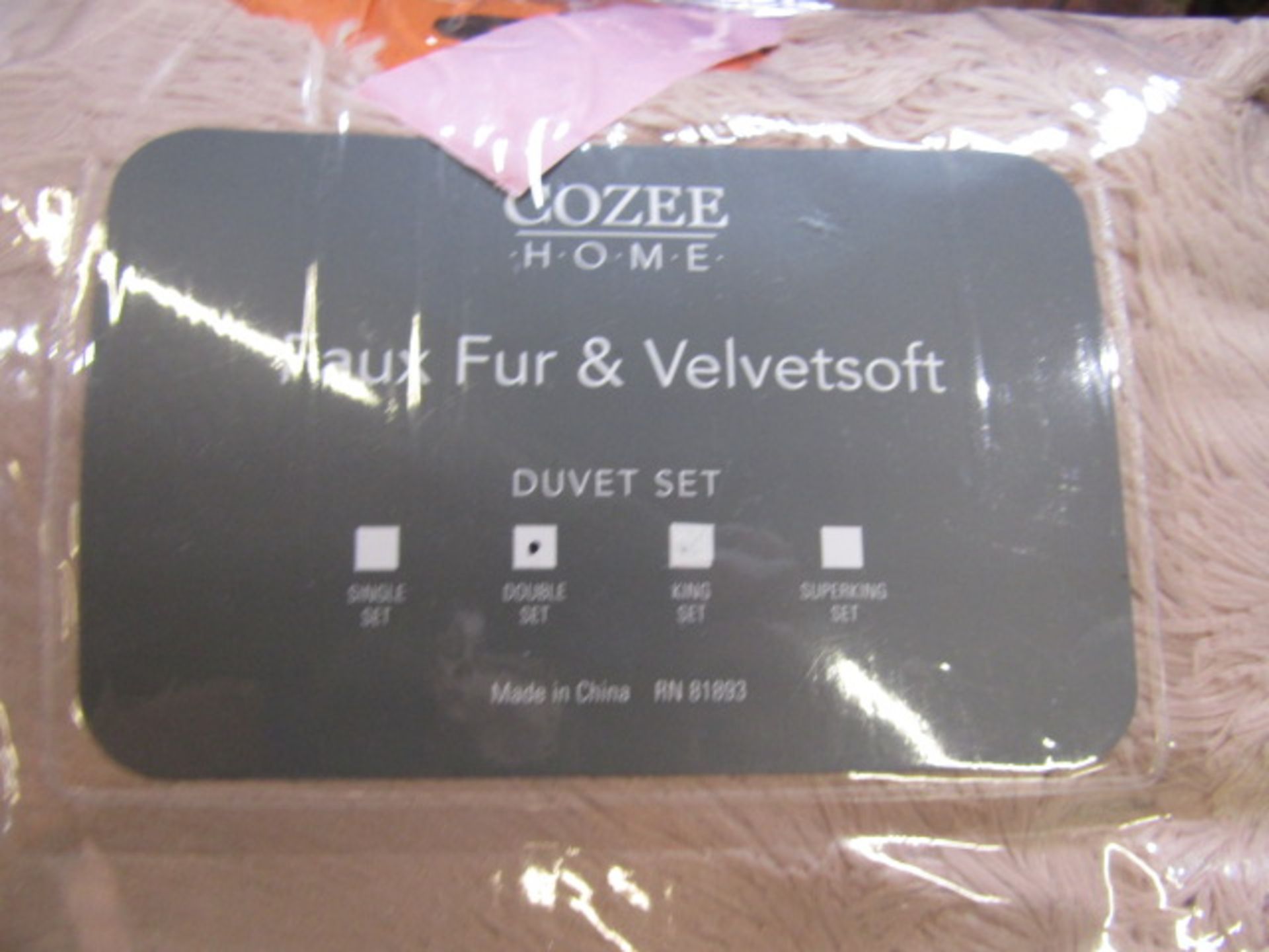 3 faux fur and velvet/ fleece duvet sets - Image 5 of 6