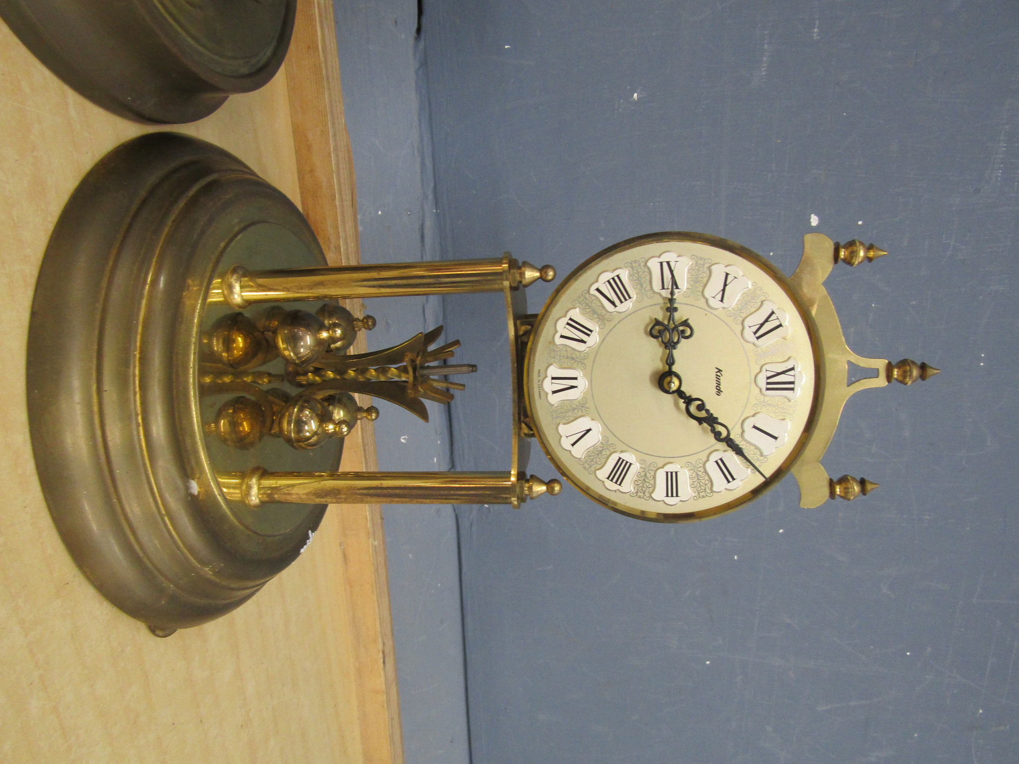 1930's Brass anniversary clock and Kundo anniversary clock, both with domes - Image 3 of 9