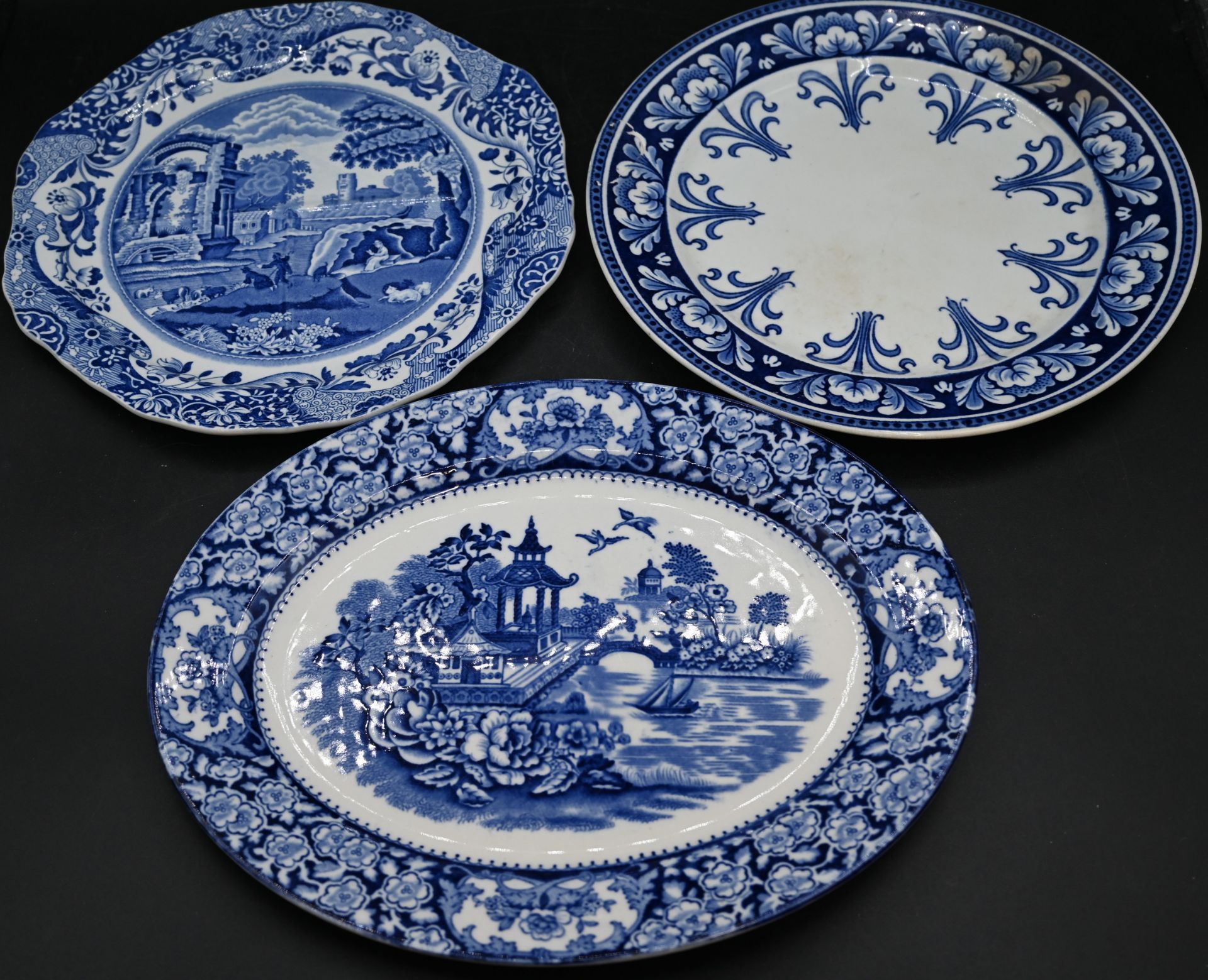Assorted blue and white china to include Churchill Willow, Royal Cauldon Dragon, Spode to include - Image 15 of 18