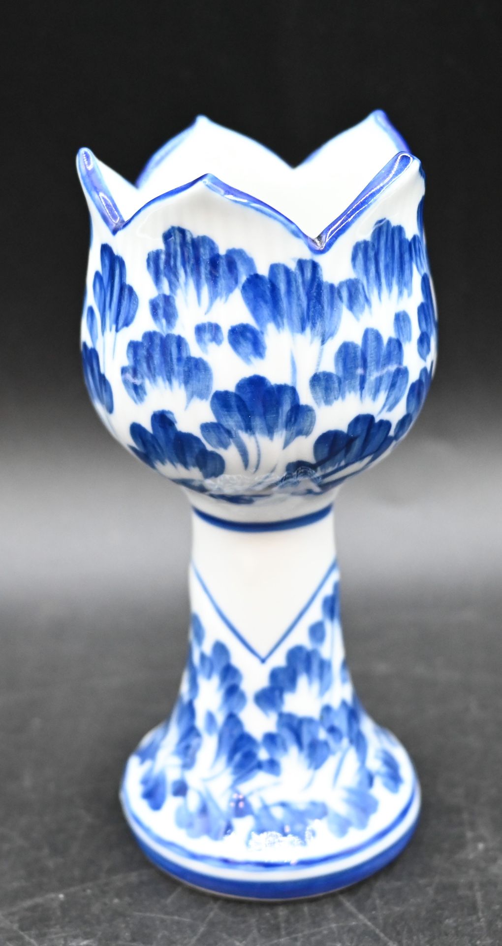 Assorted blue and white china to include Churchill Willow, Royal Cauldon Dragon, Spode to include - Image 5 of 18